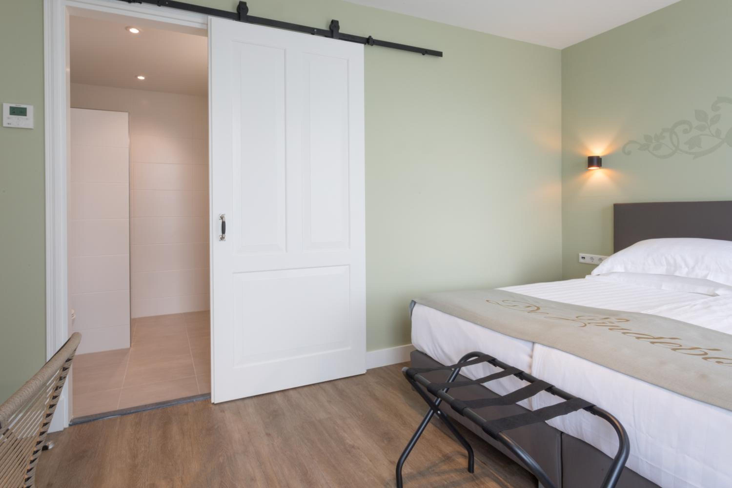 Standard Double Room photo 3