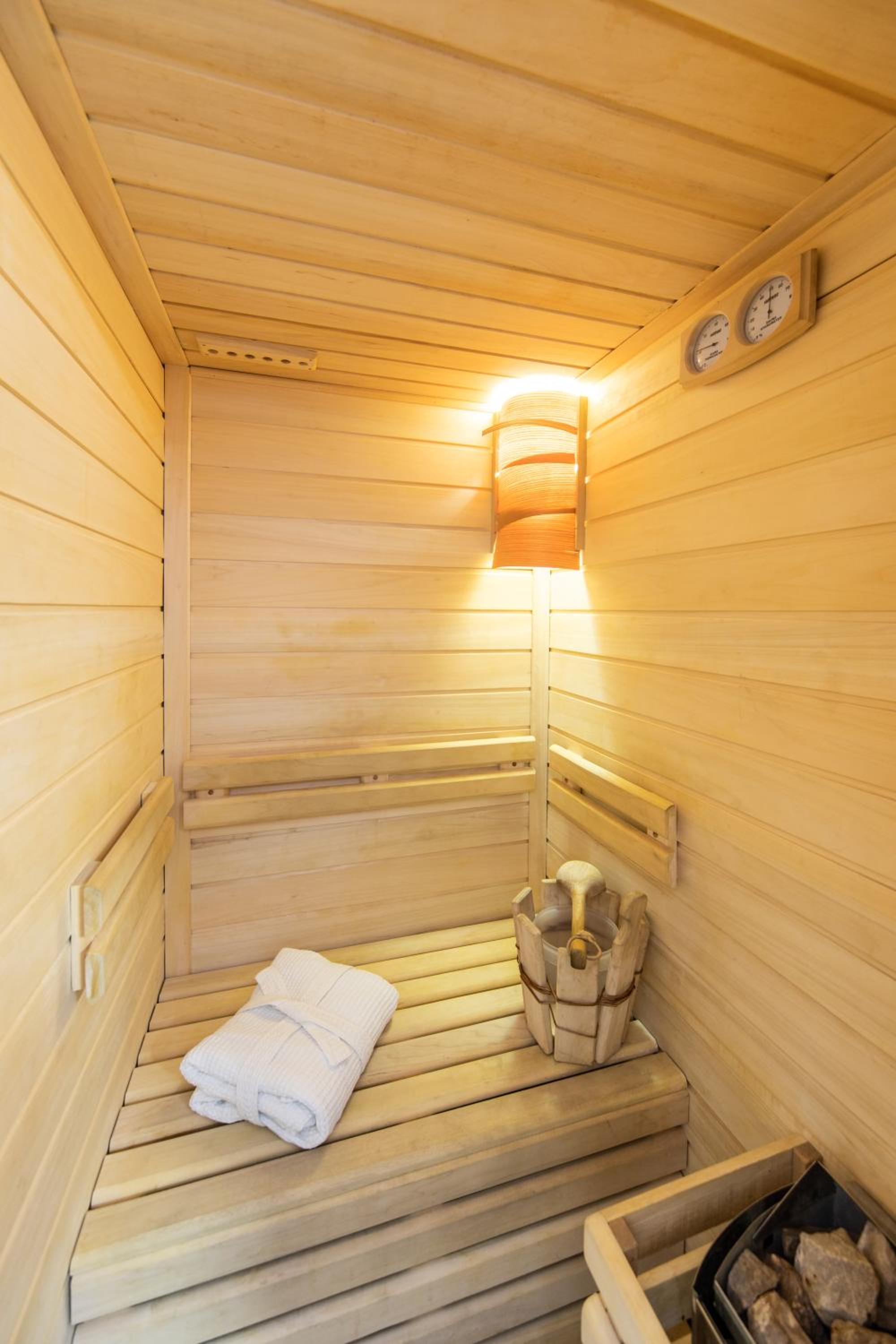 Two-Bedroom Apartment with Sauna - Photo 28
