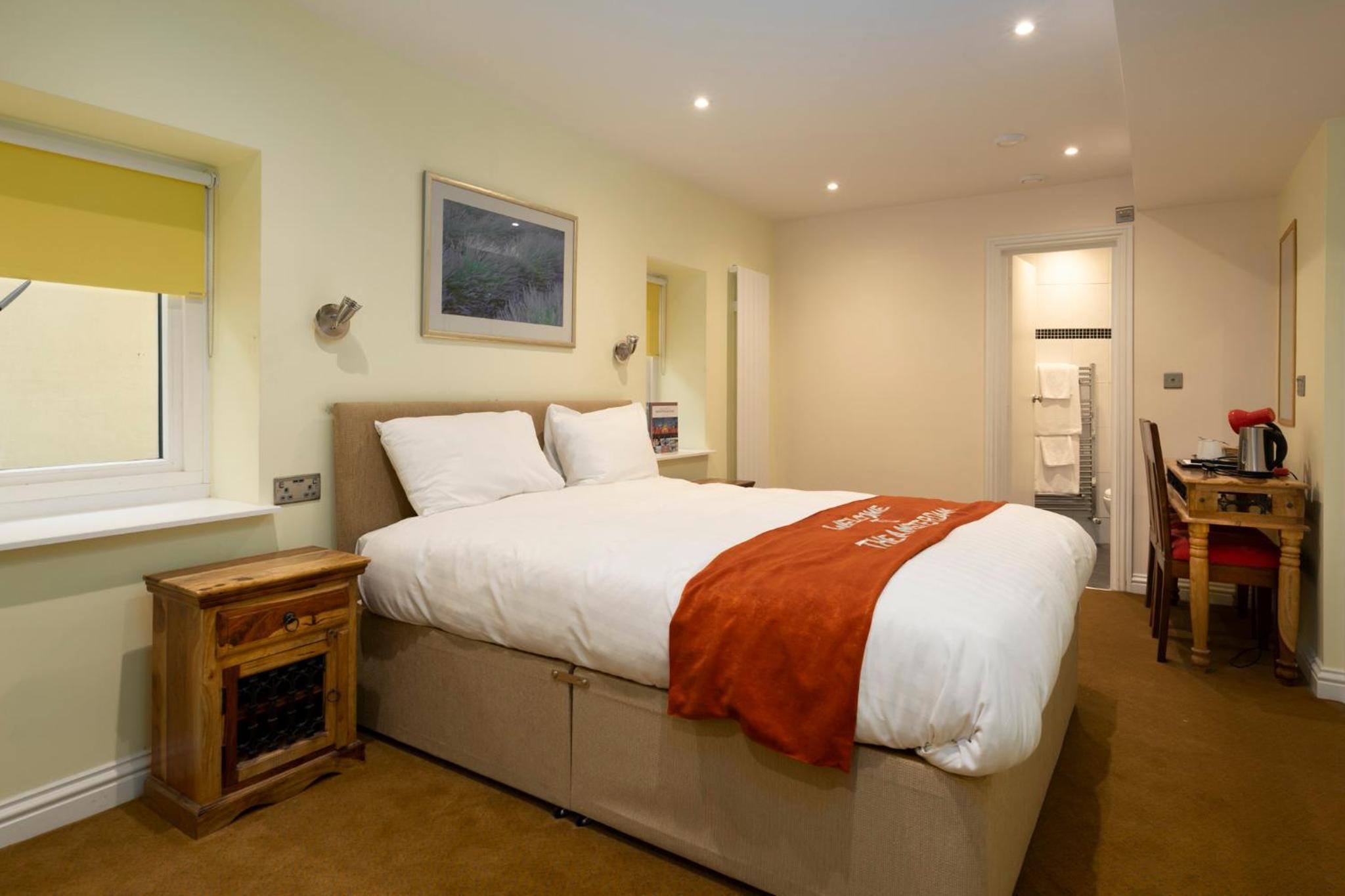 Basement Double Room Suite photo 3