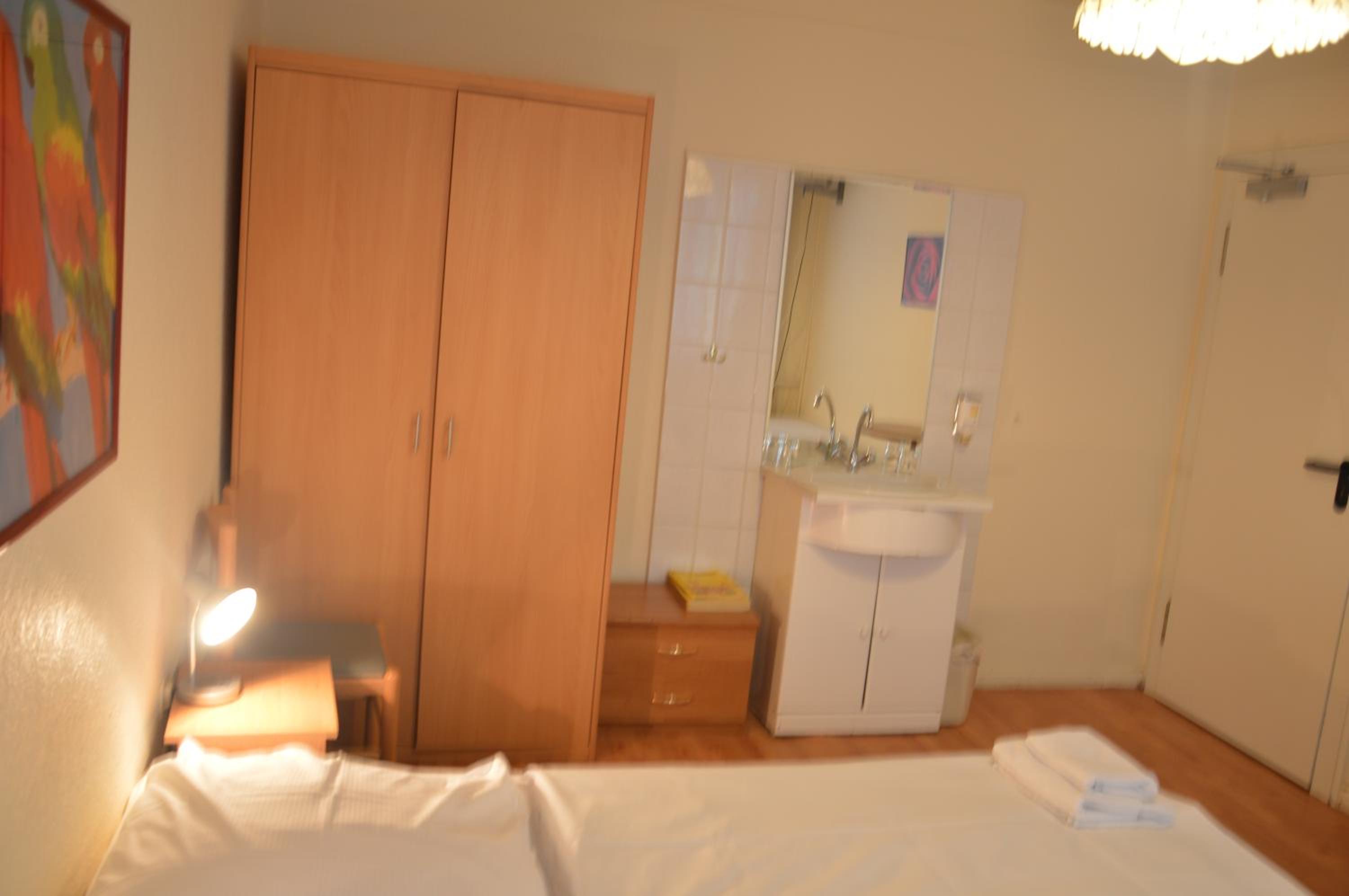 Standard Double Room - Photo 3