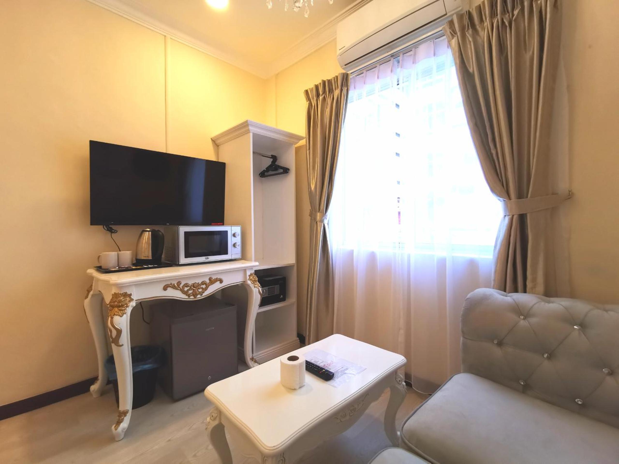 Victorian King Suite - Photo 10