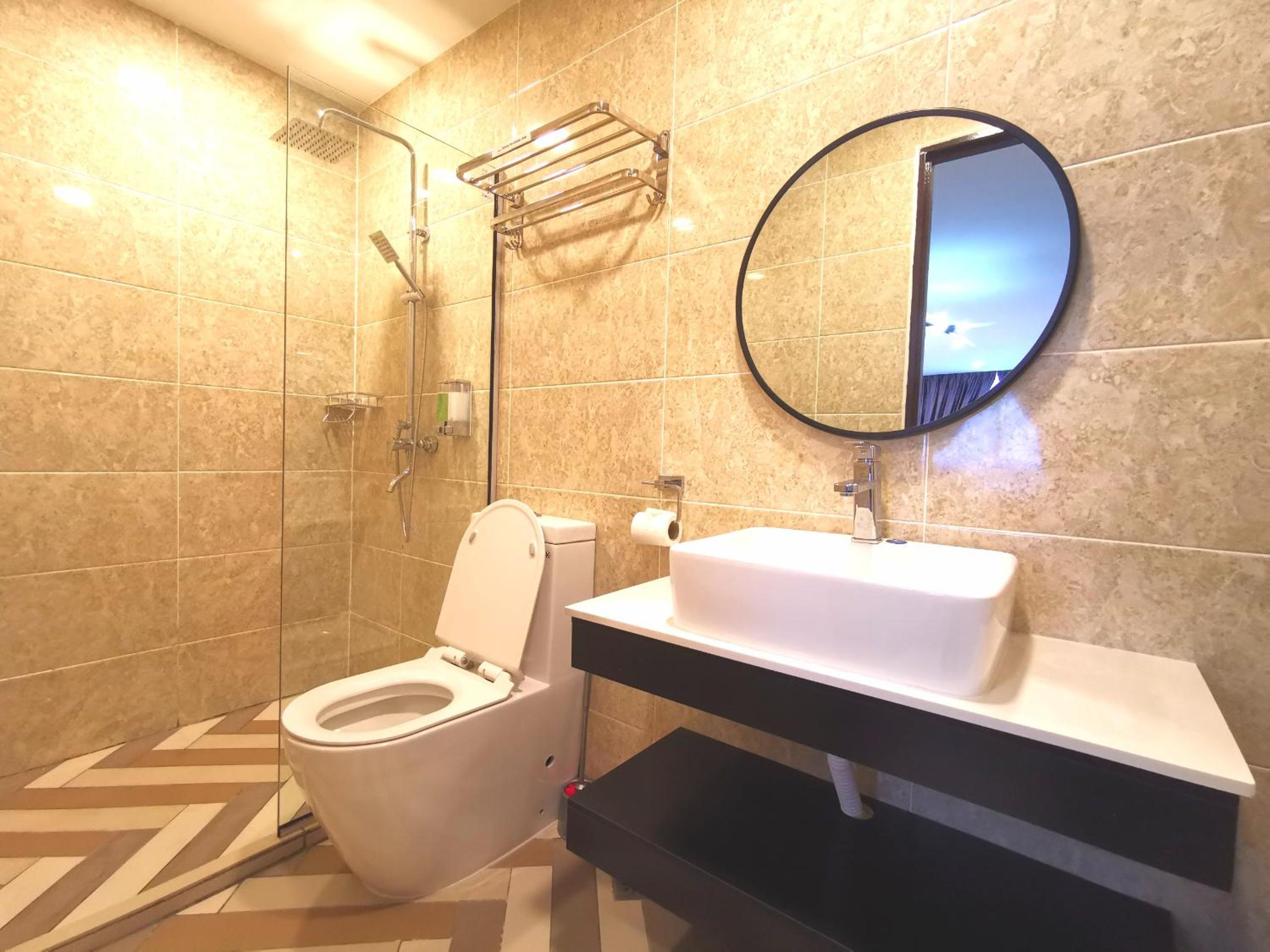 Minimalist King Suite - Photo 13