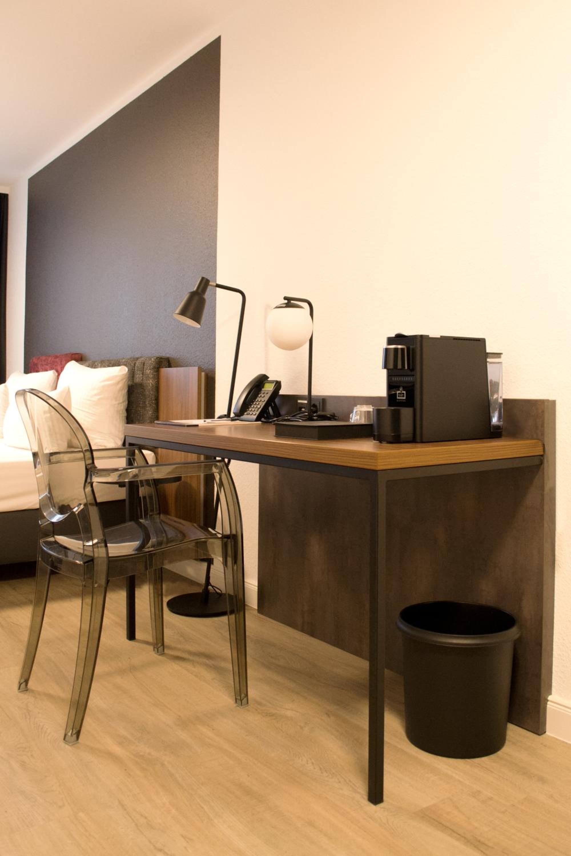 Large Double Room - Photo 3