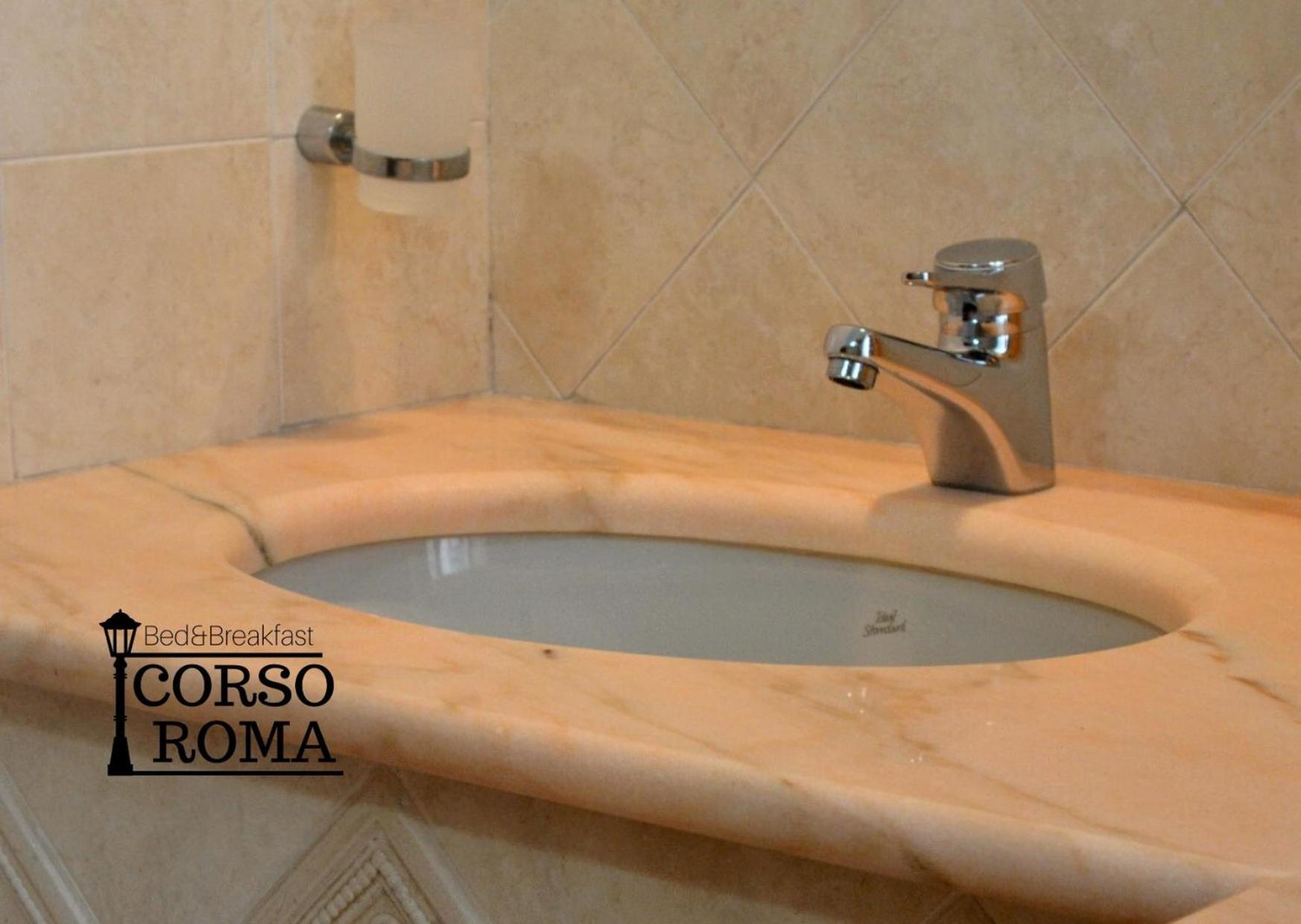 Double or Twin Room with Private External Bathroom - Photo 3