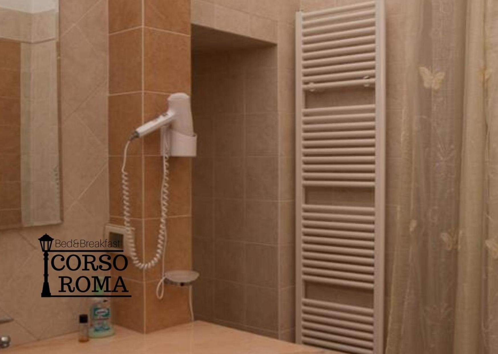 Double or Twin Room with Private External Bathroom - Photo 4