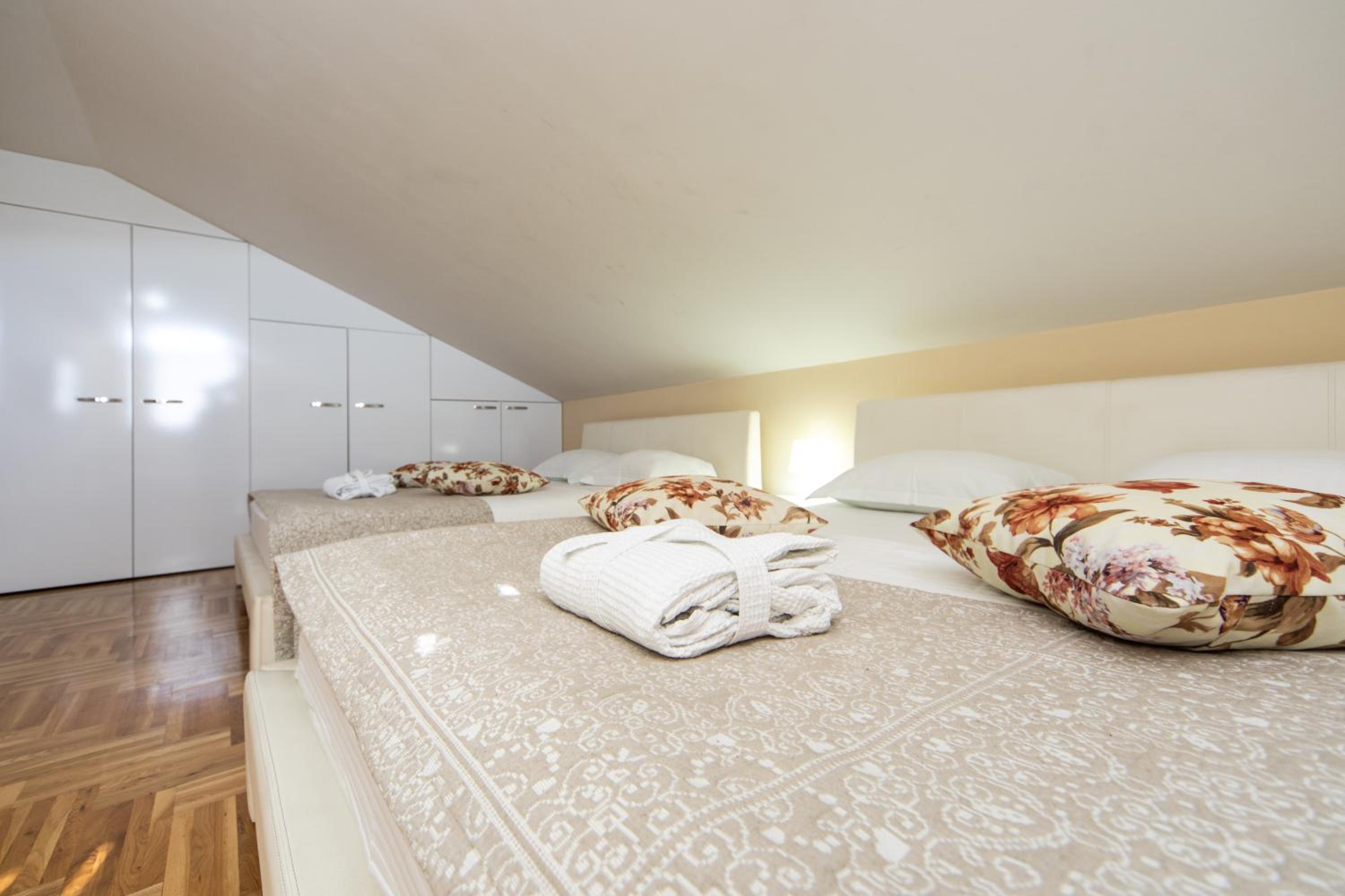 Two-Bedroom Apartment with Sauna - Photo 2