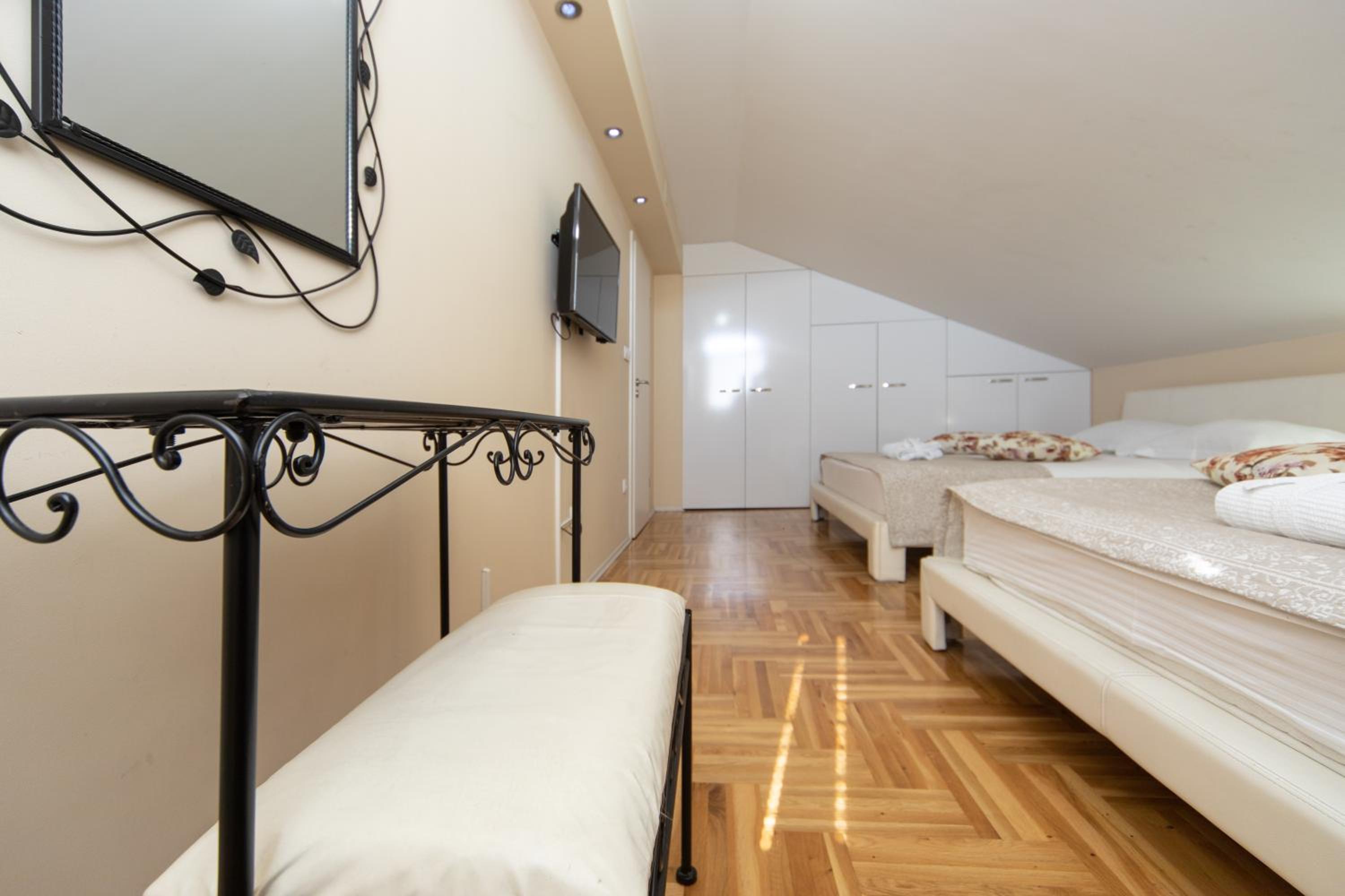 Two-Bedroom Apartment with Sauna - Photo 7