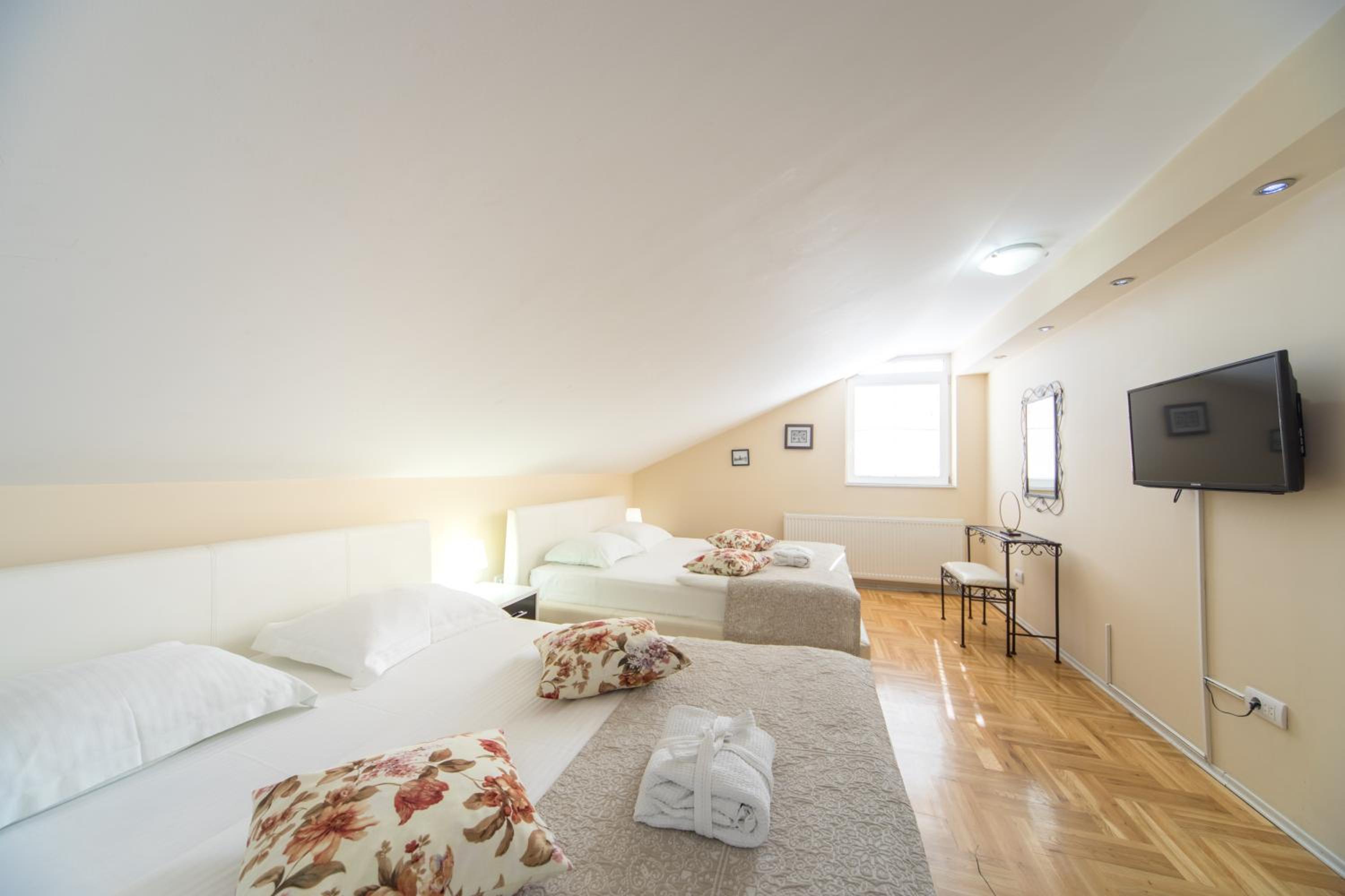Two-Bedroom Apartment with Sauna - Photo 33