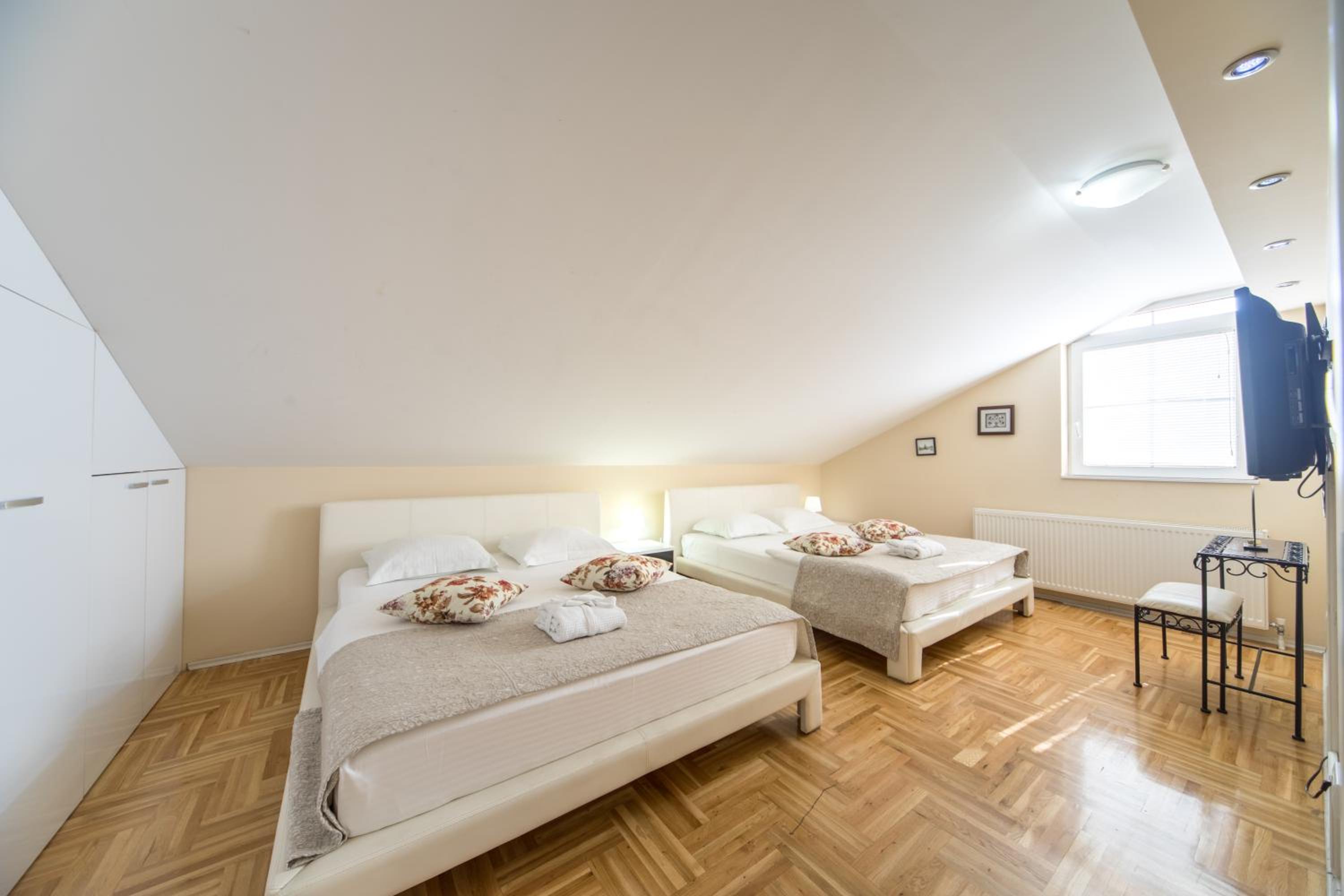 Two-Bedroom Apartment with Sauna - Photo 6