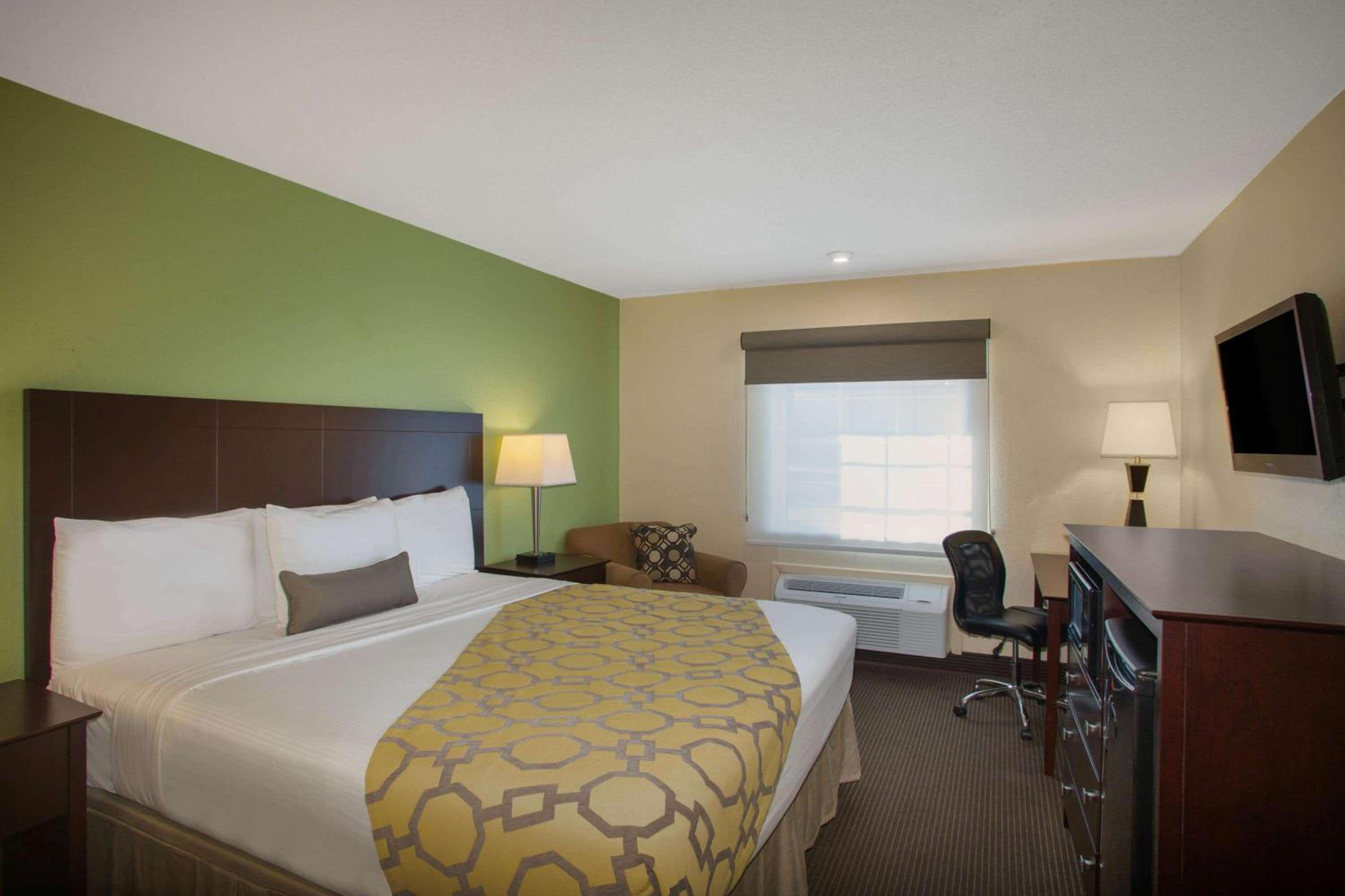 King Room - Non-Smoking photo 1