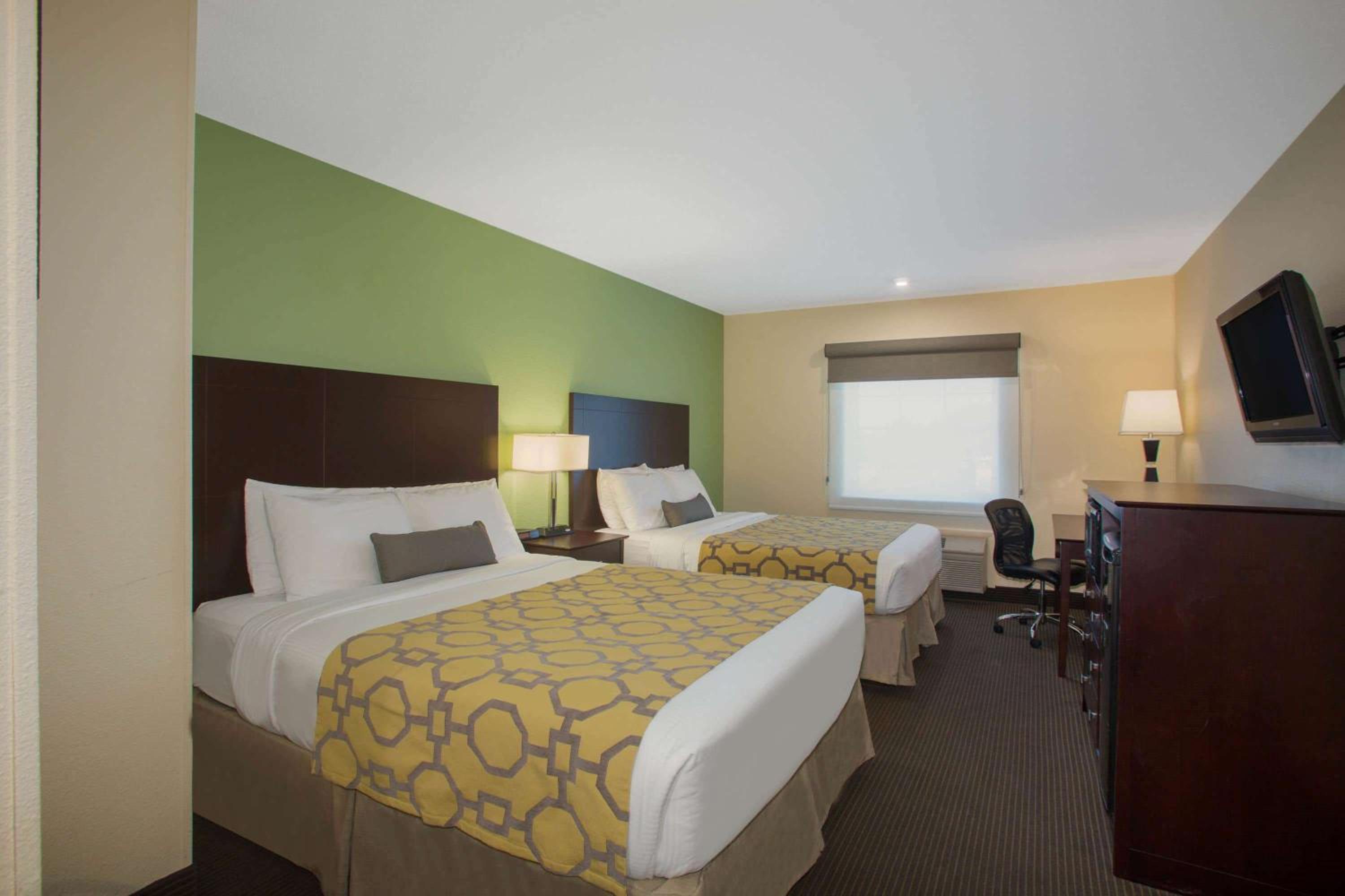 Queen Room with Two Queen Beds - Non-Smoking photo 1
