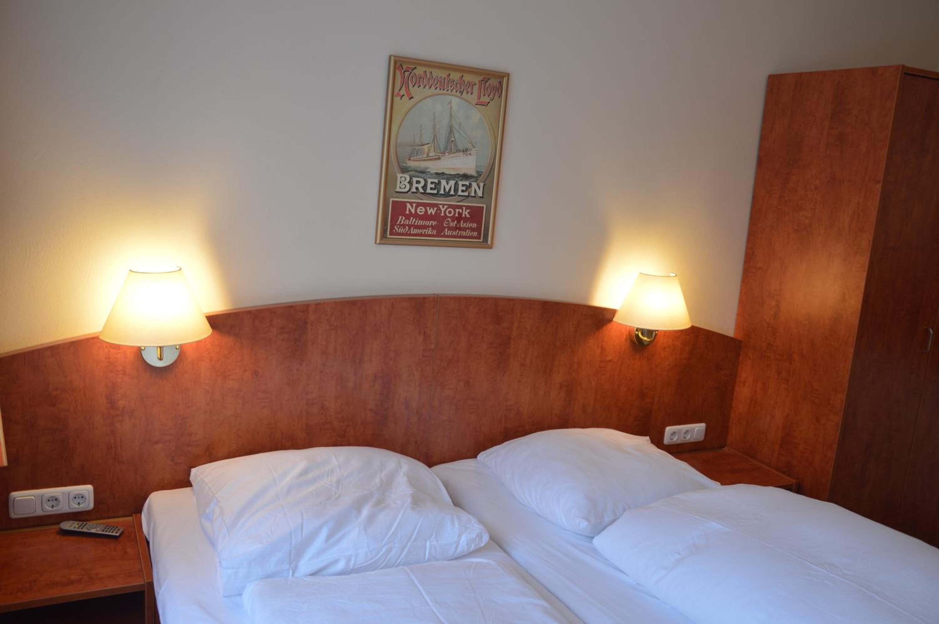 Double Room with Private External Bathroom - Photo 1