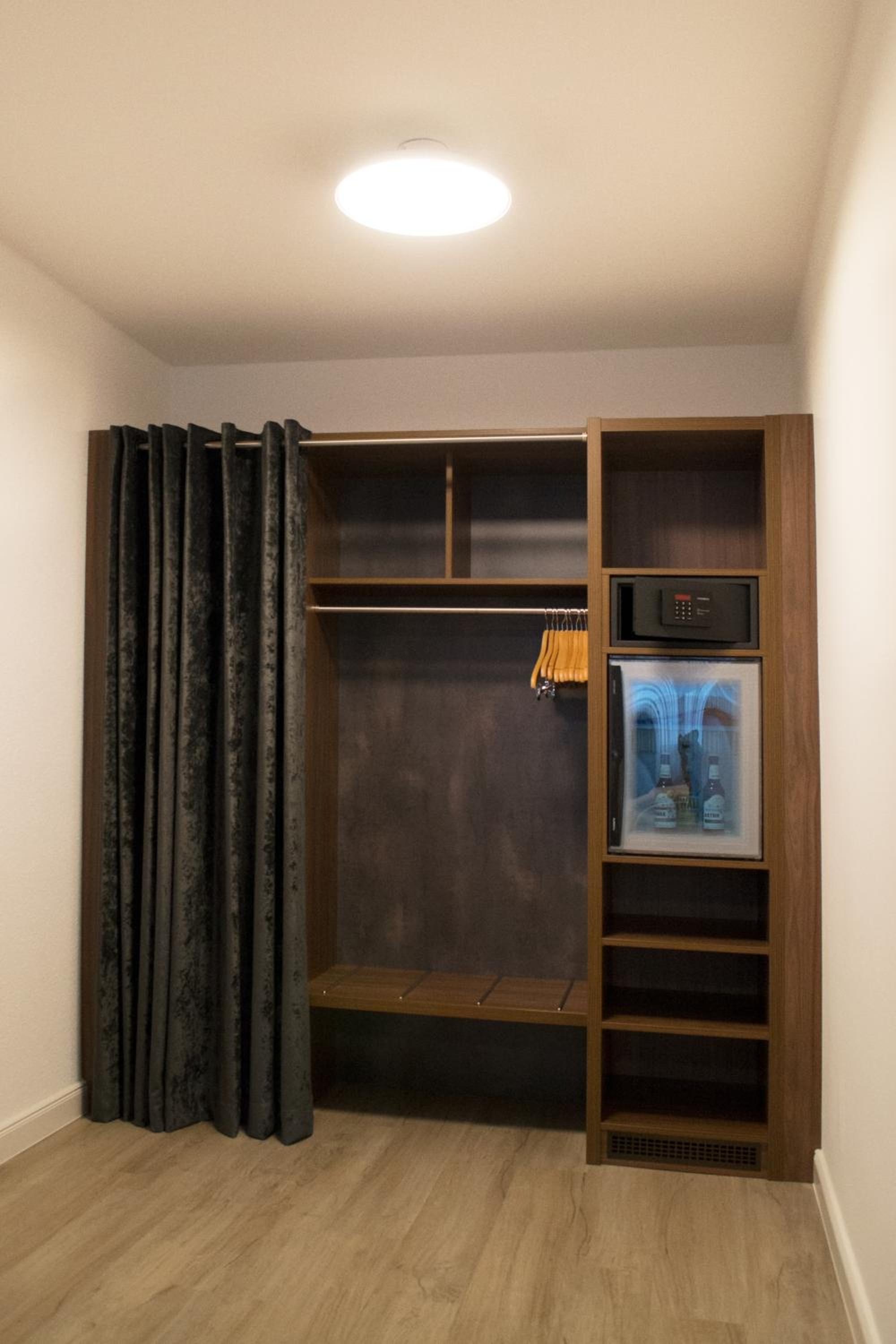 Large Double Room - Photo 2