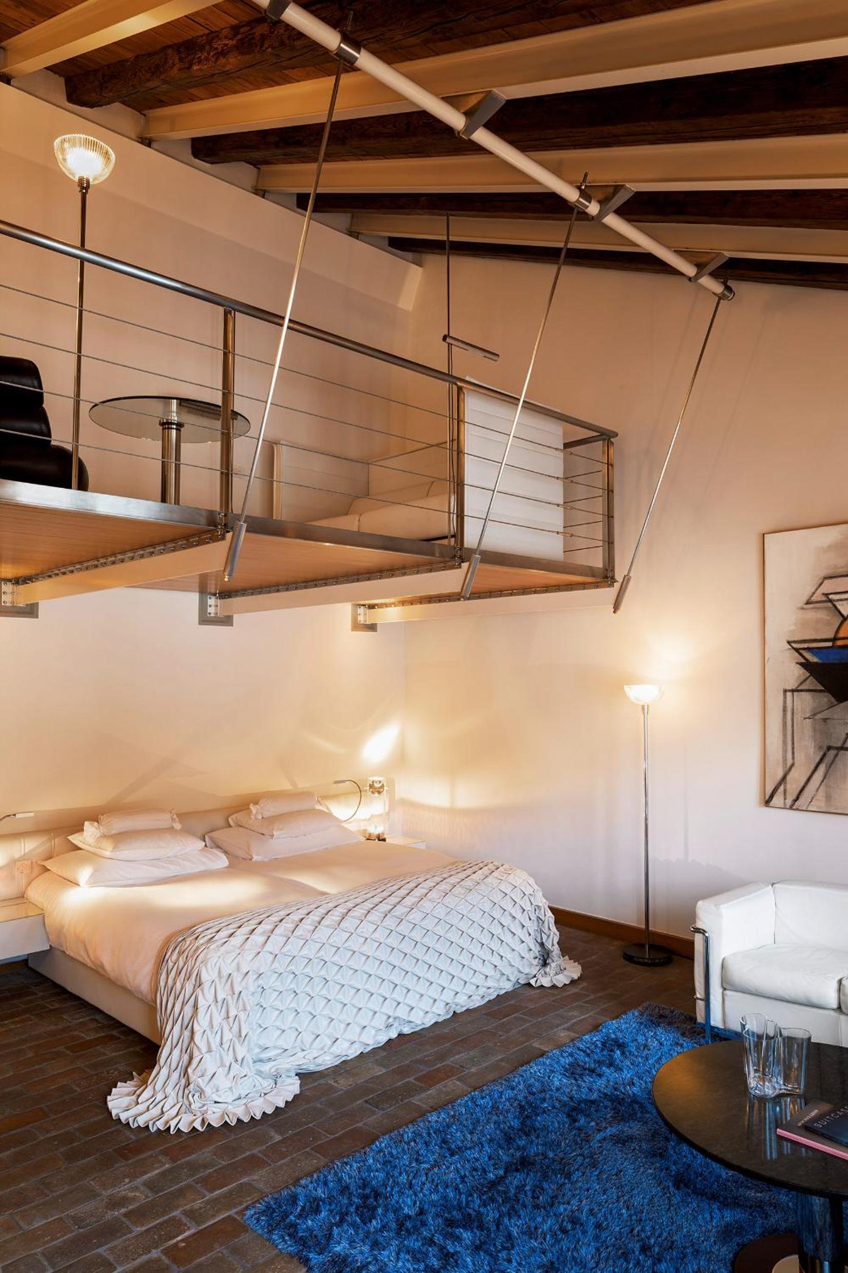 Junior Duplex Suite (Non Smoking)