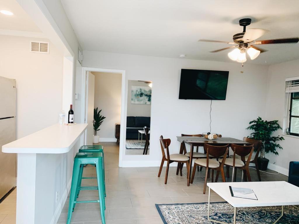 Premium Two Bedroom Two Bath Family Suite w/ Kitchen and Sofa Bed - Photo 4