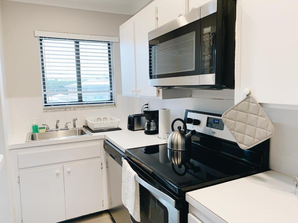 Premium Two Bedroom Two Bath Family Suite w/ Kitchen and Sofa Bed - Photo 6