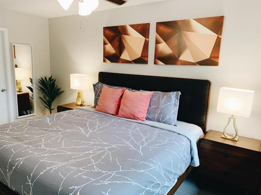 Premium Two Bedroom Two Bath Family Suite w/ Kitchen and Sofa Bed - Photo 9