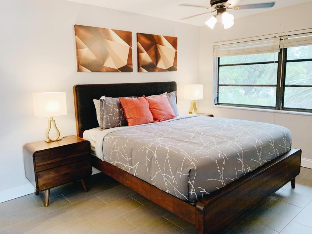 Premium Two Bedroom Two Bath Family Suite w/ Kitchen and Sofa Bed - Photo 11