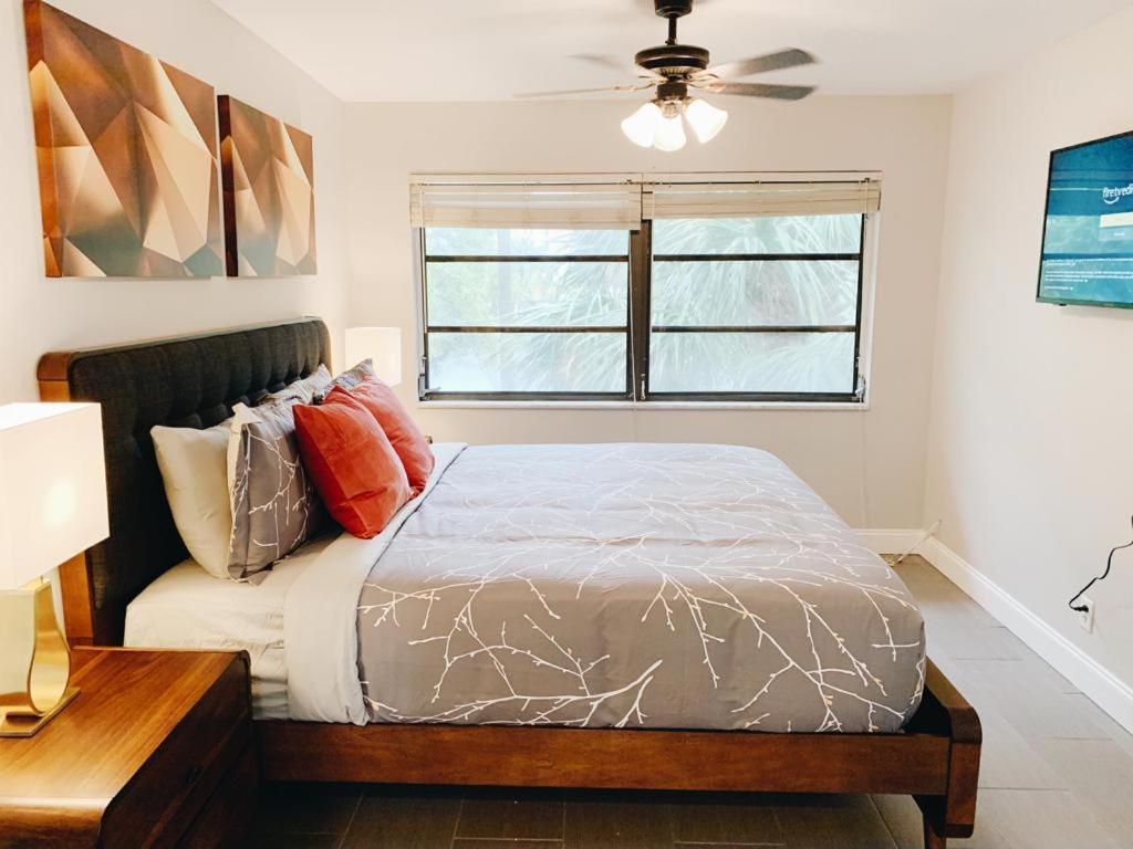 Premium Two Bedroom Two Bath Family Suite w/ Kitchen and Sofa Bed - Photo 10