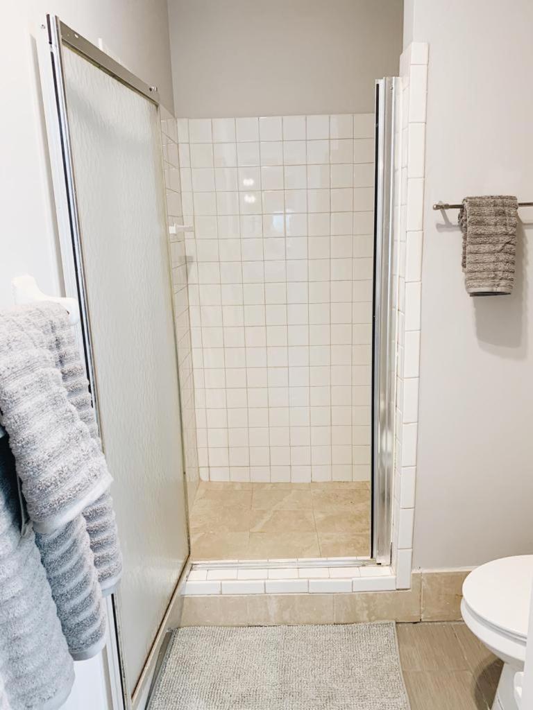 Premium Two Bedroom Two Bath Family Suite w/ Kitchen and Sofa Bed - Photo 13