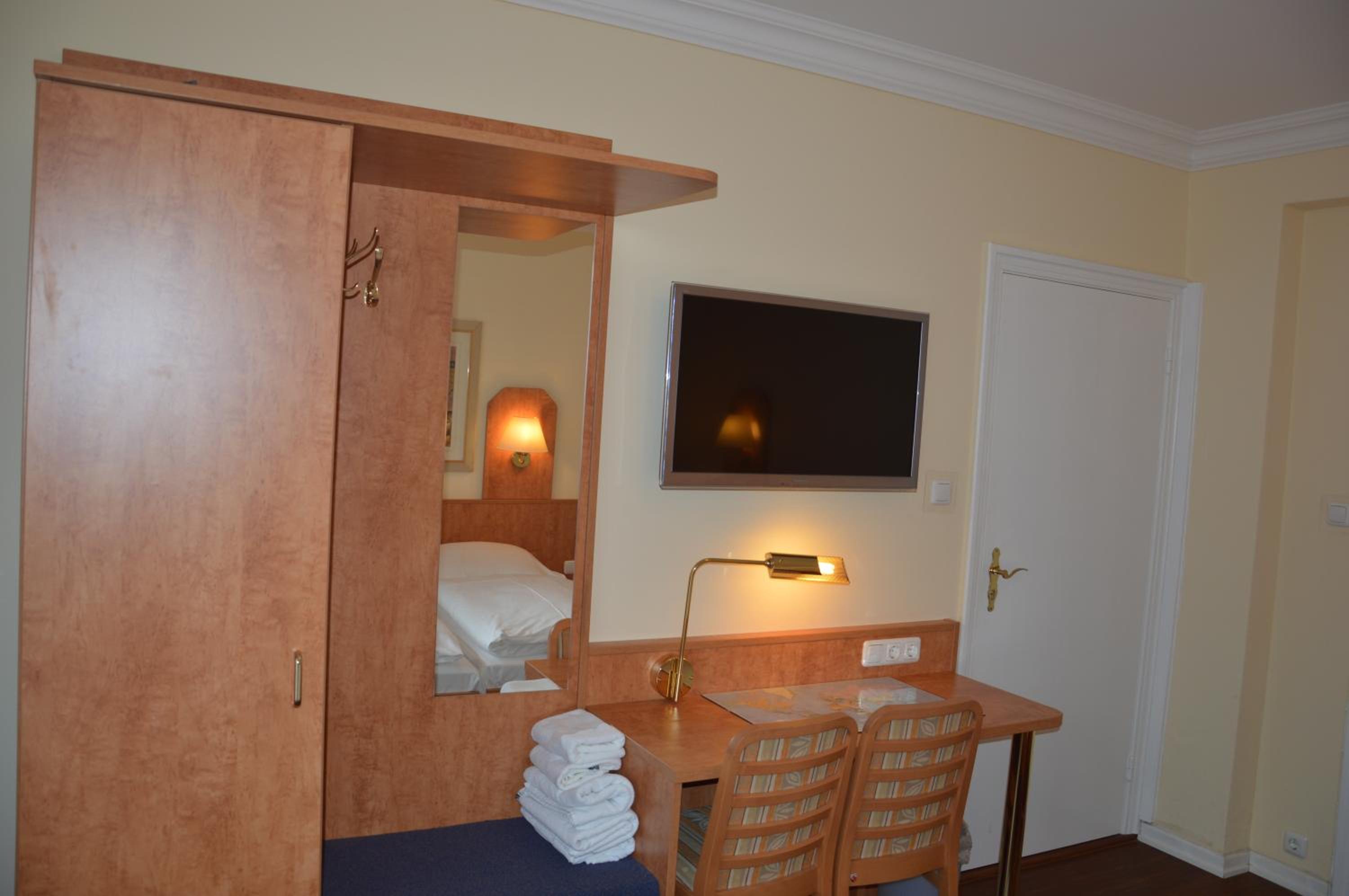 Standard Double Room - Photo 6