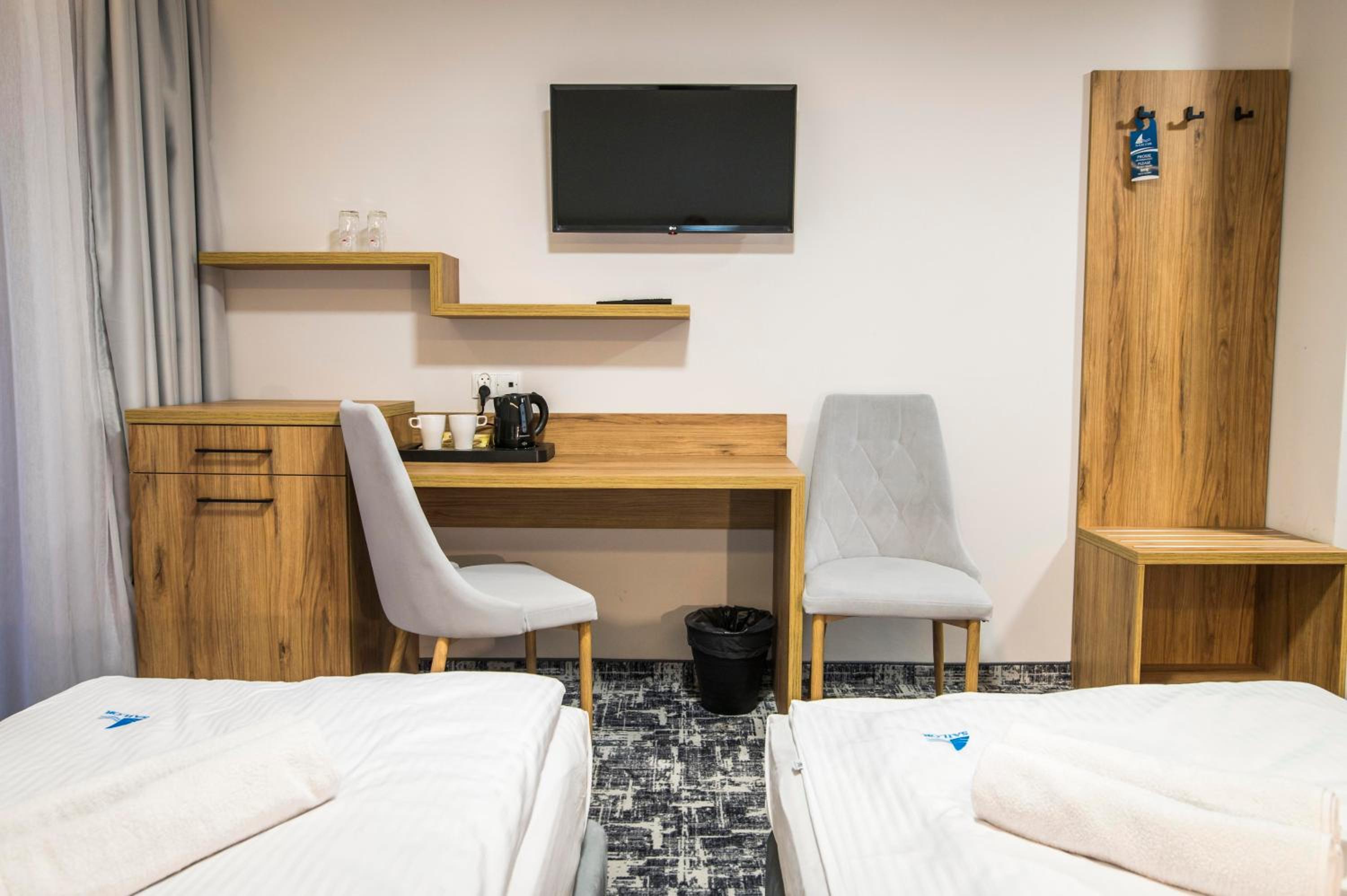 Deluxe Double or Twin Room with Balcony - Photo 4