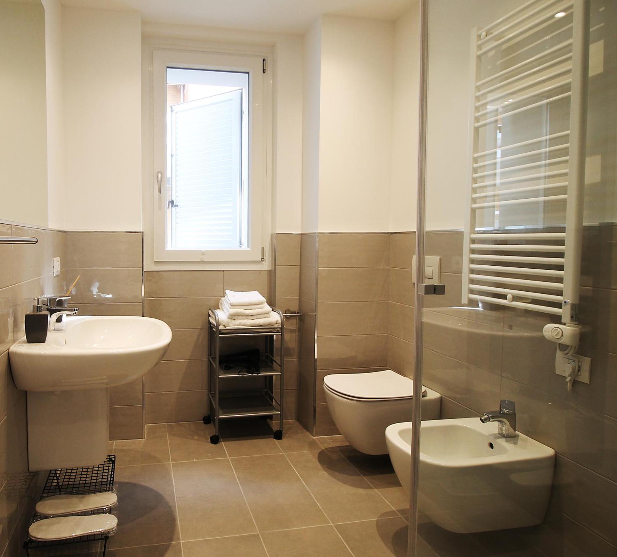 Double Room with Private Bathroom - Photo 8