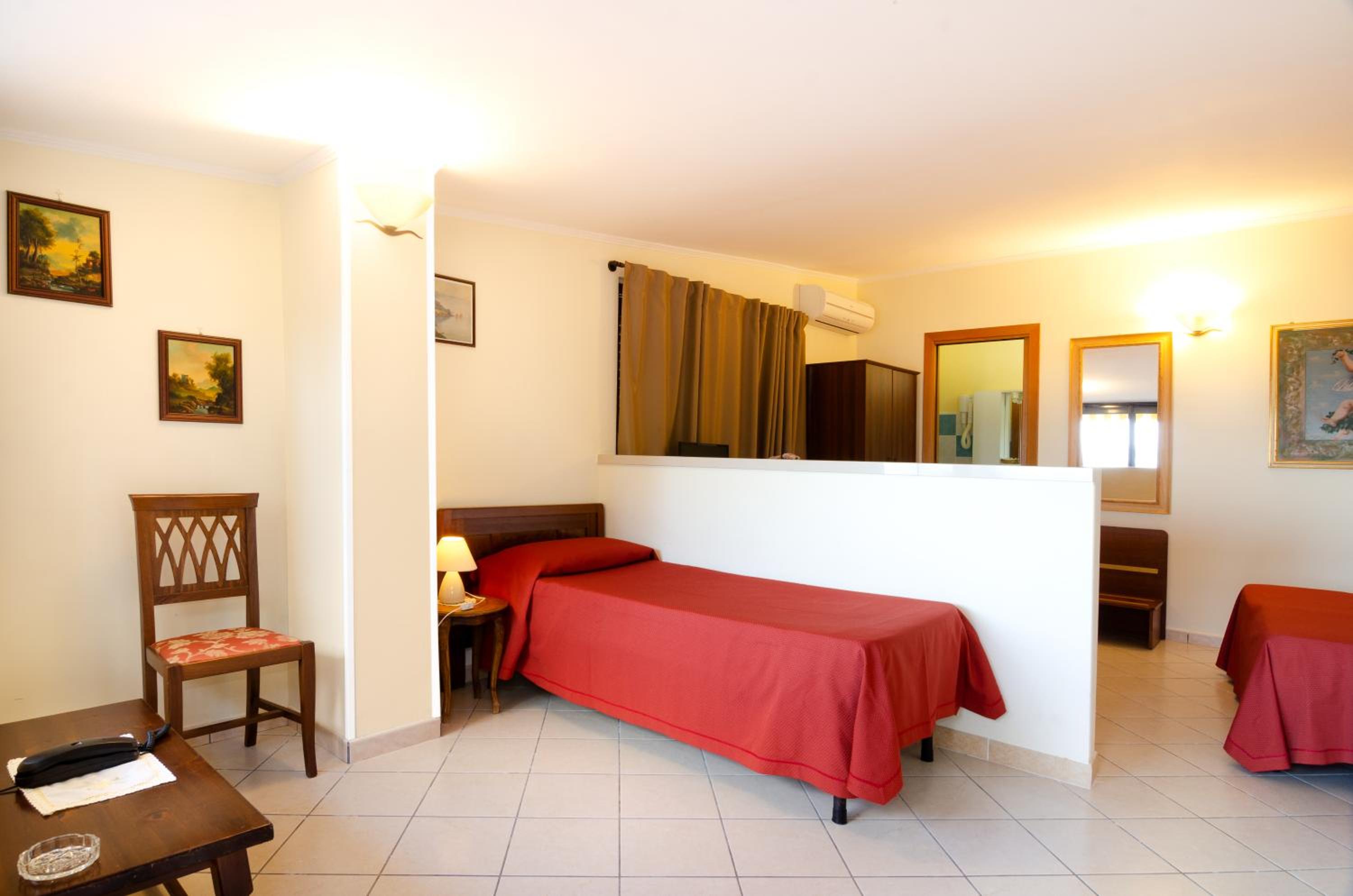Family Suite - Pool View