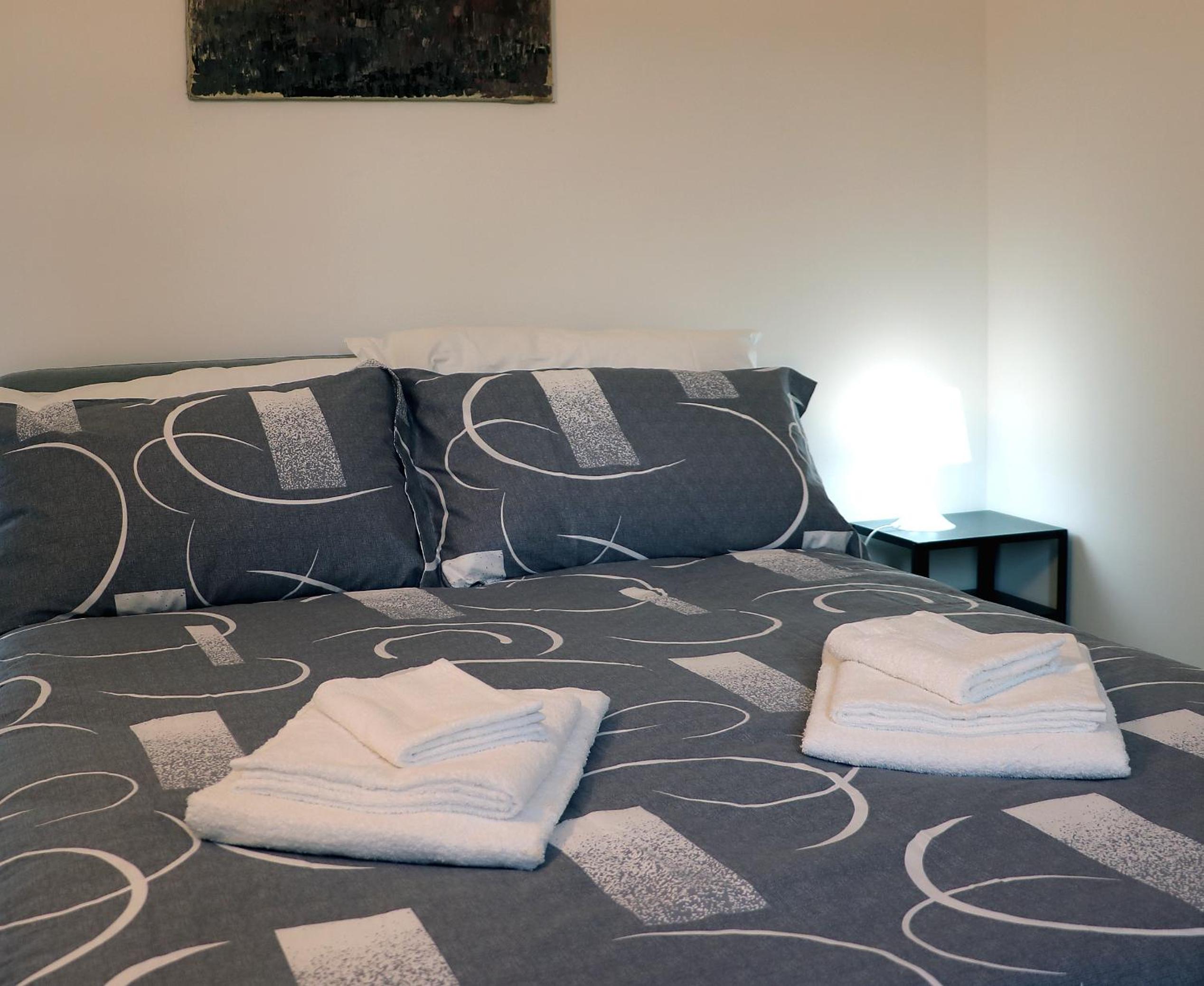 Quadruple Room with Private Bathroom - Photo 11