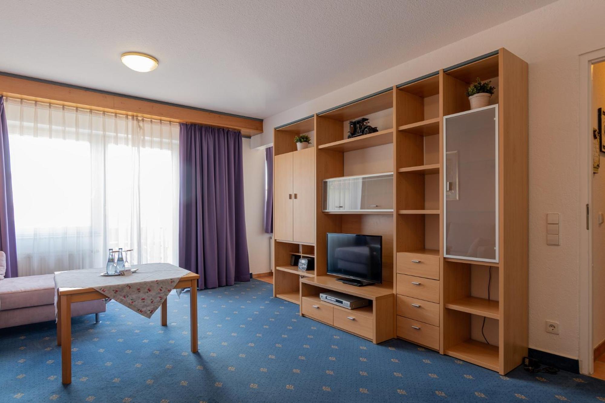 One-Bedroom Suite - Photo 13