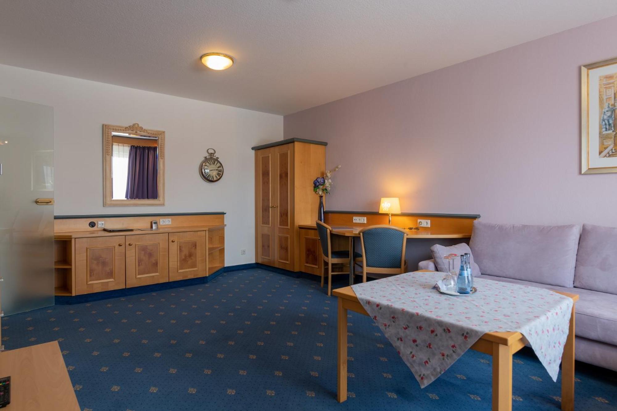 One-Bedroom Suite - Photo 12