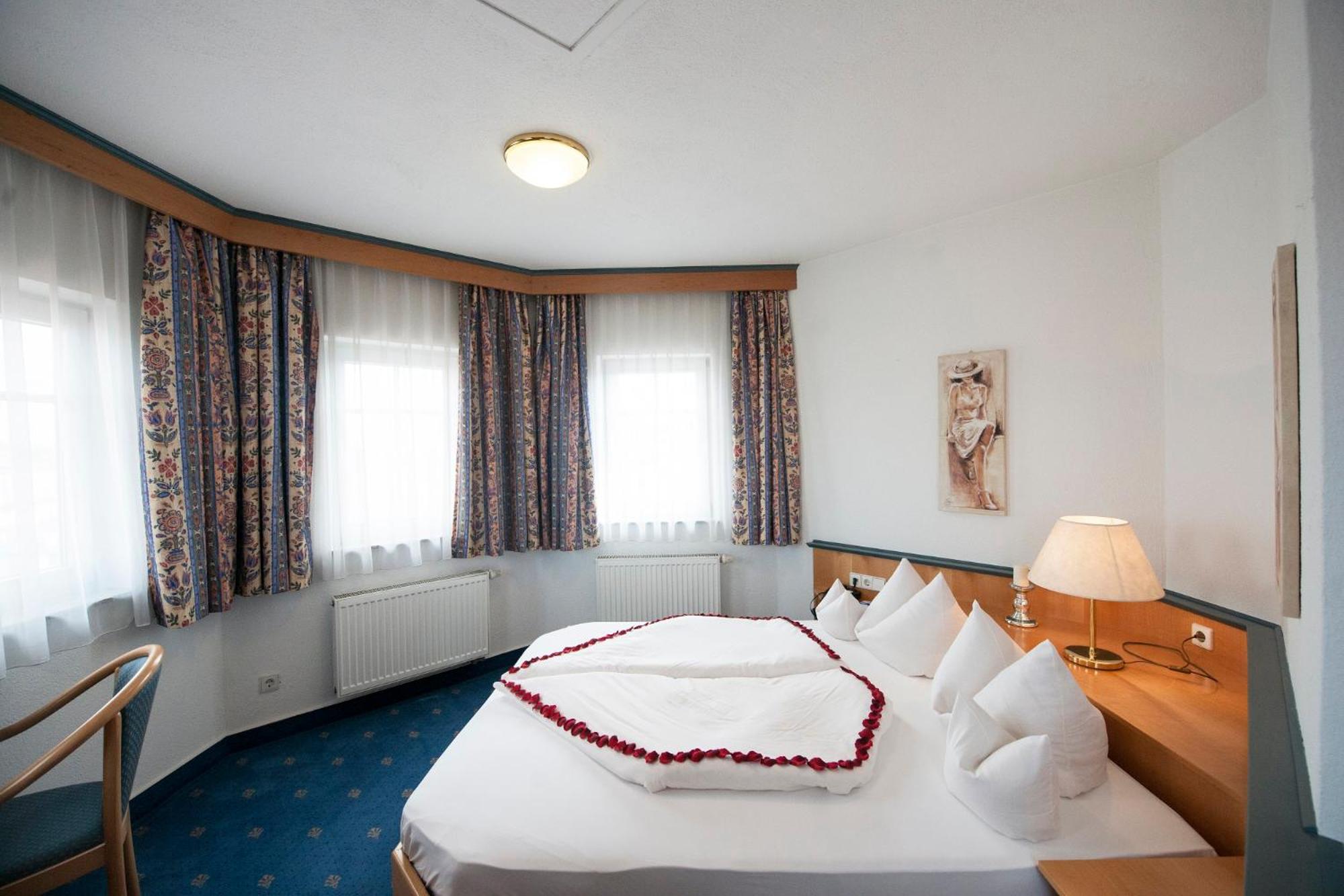 One-Bedroom Suite - Photo 4