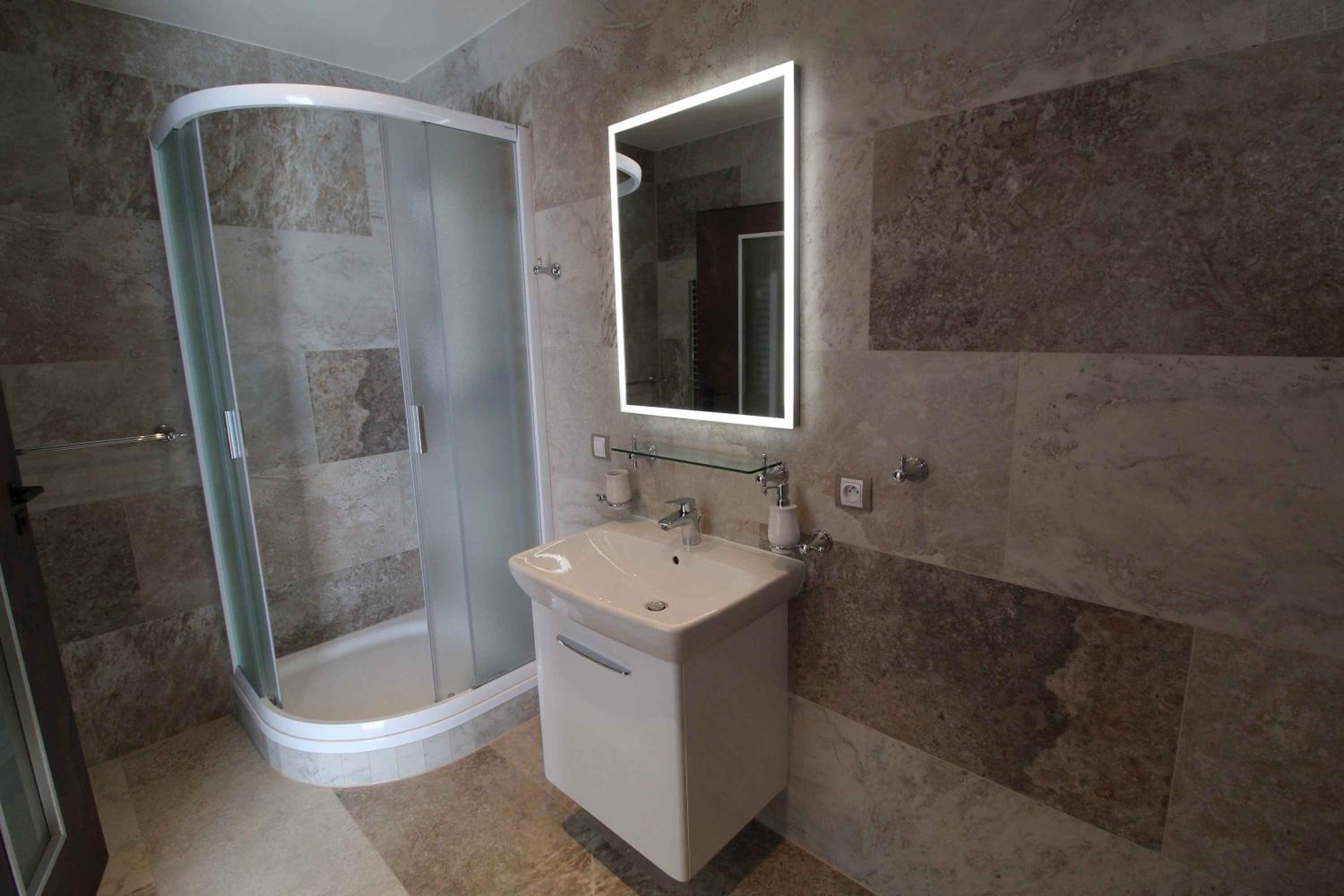 Double Room - Photo 8