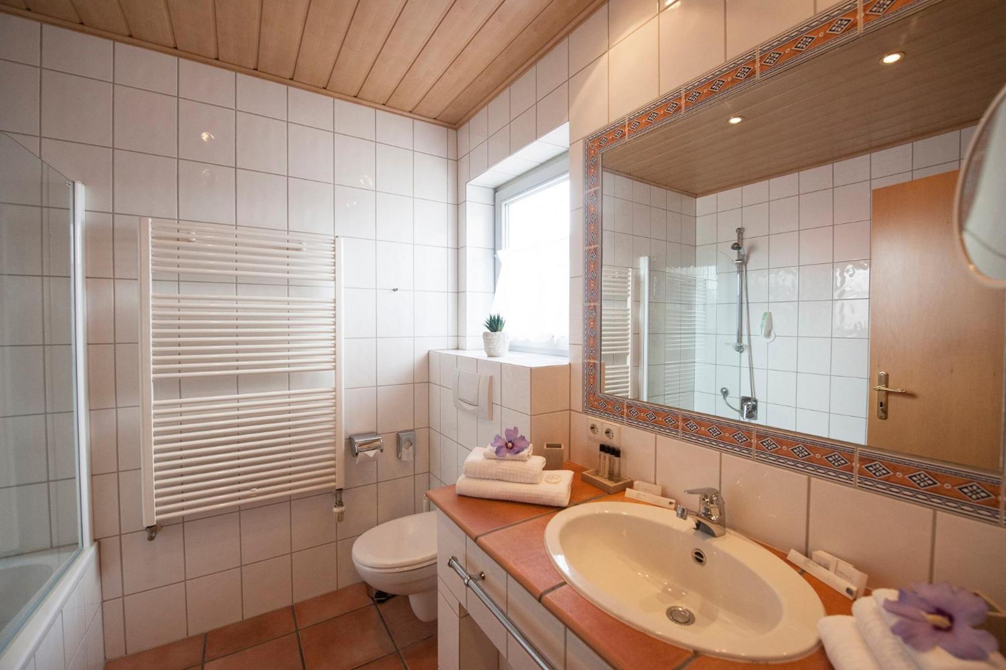 One-Bedroom Suite - Photo 7