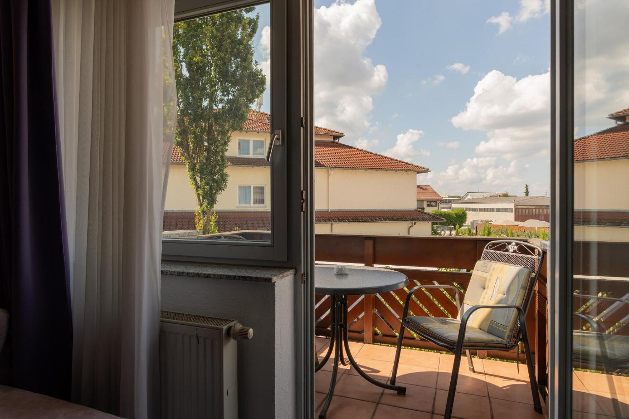 One-Bedroom Suite - Photo 2