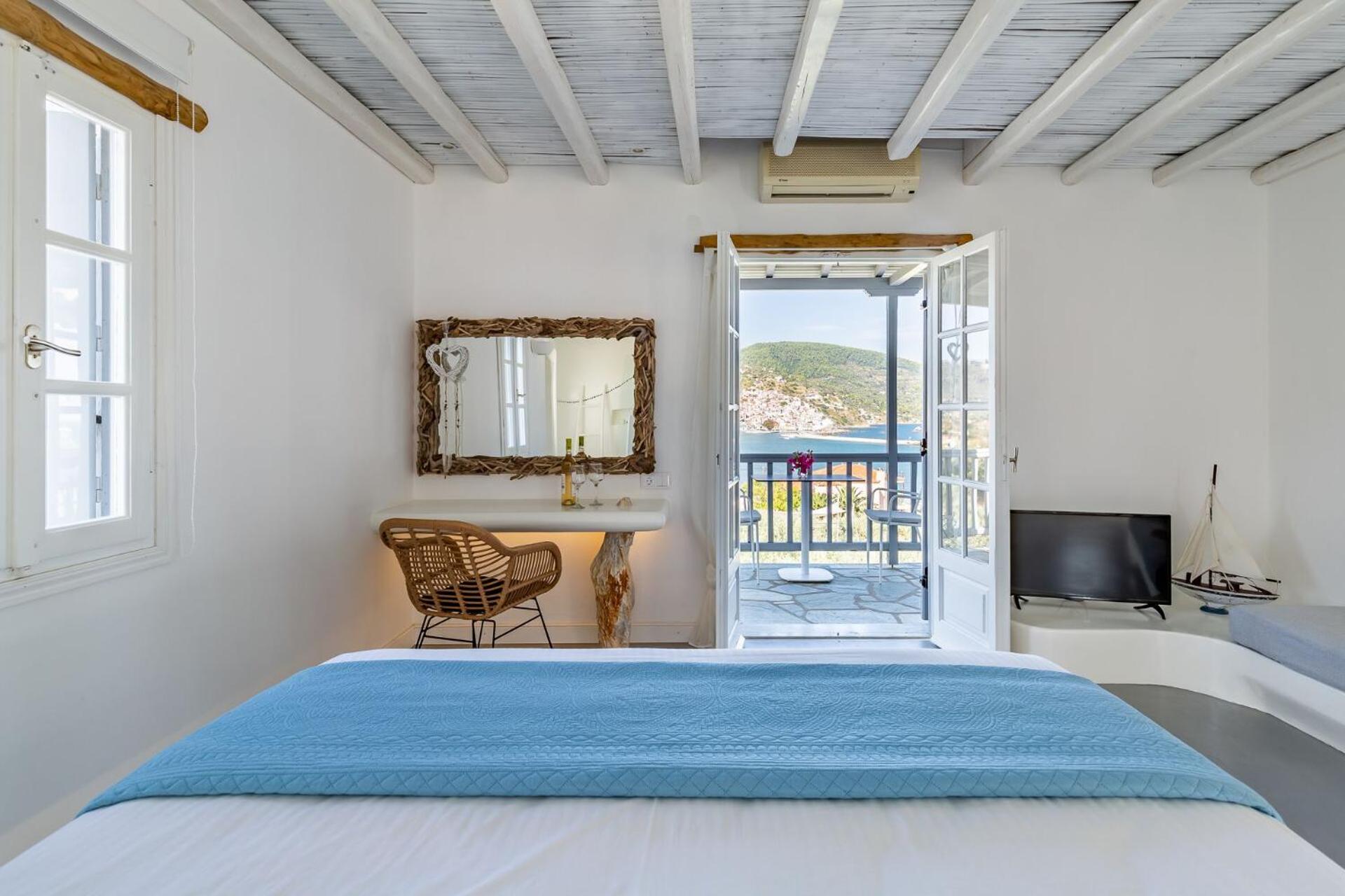 Deluxe Suite with Sea View photo 3