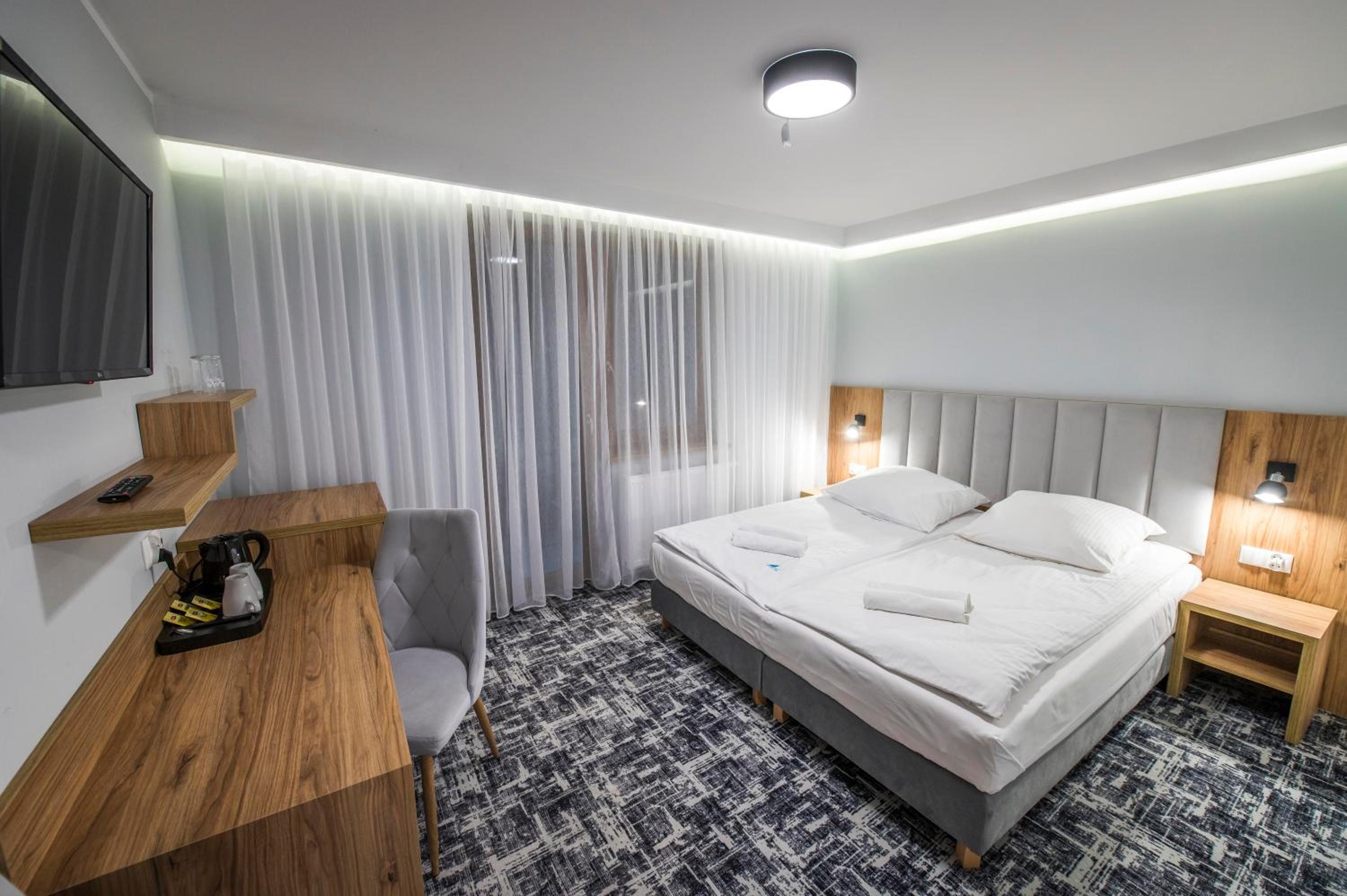 Deluxe Double or Twin Room with Balcony - Photo 11