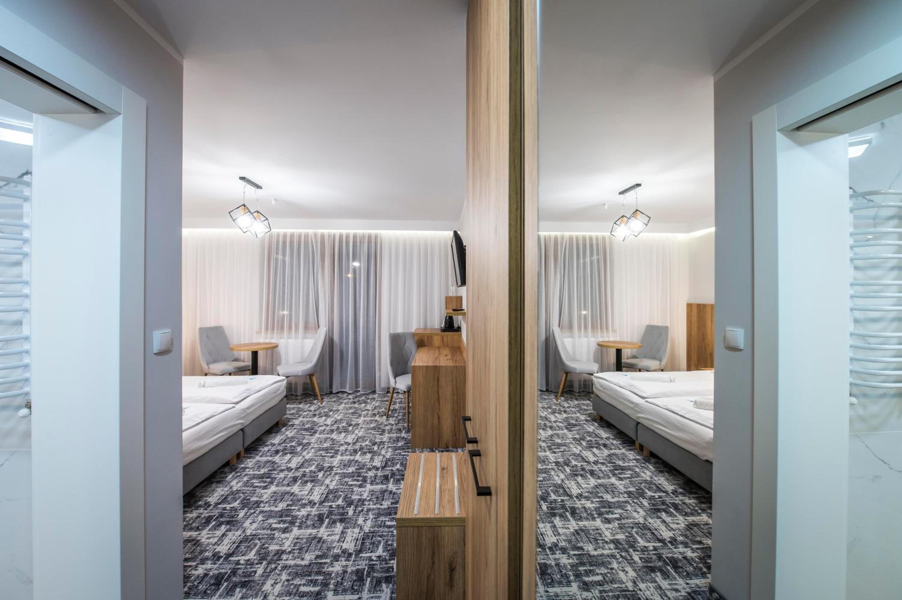 Deluxe Double or Twin Room with Balcony - Photo 2