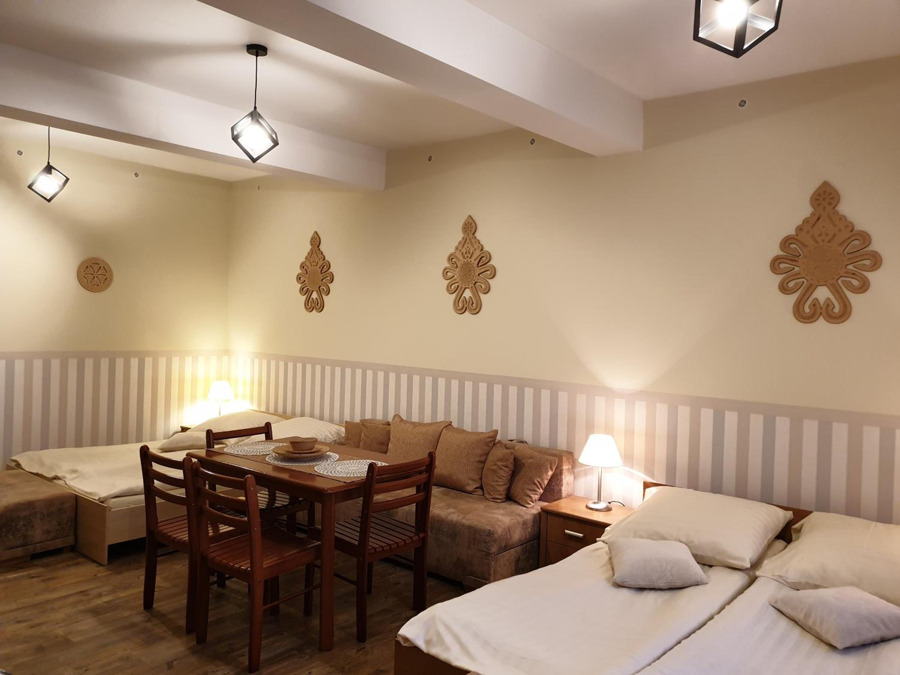 Family Room (6 Adults)