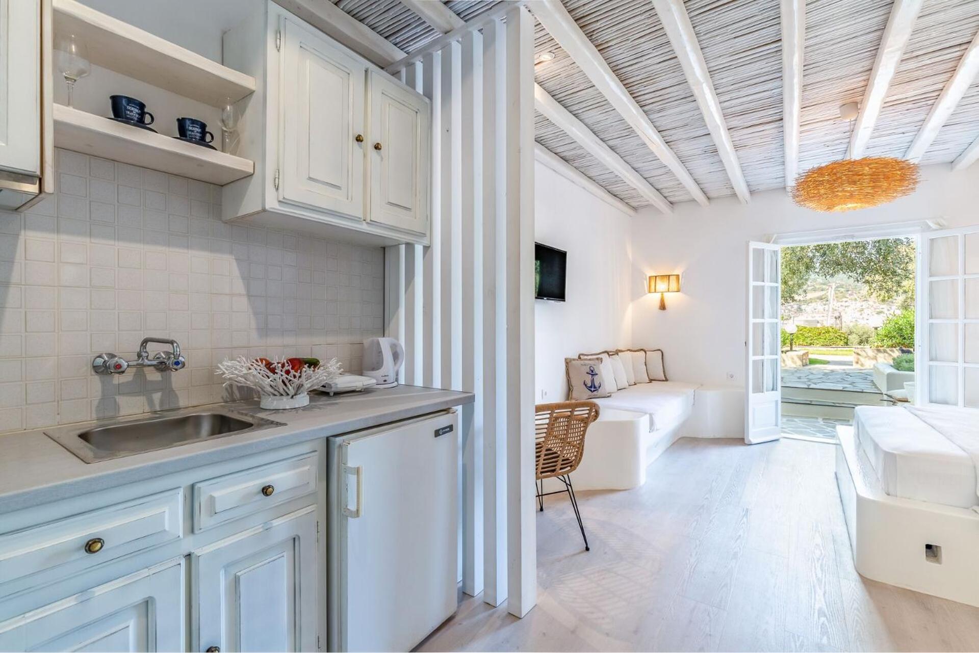 Deluxe Studio with Garden View  - Photo 9