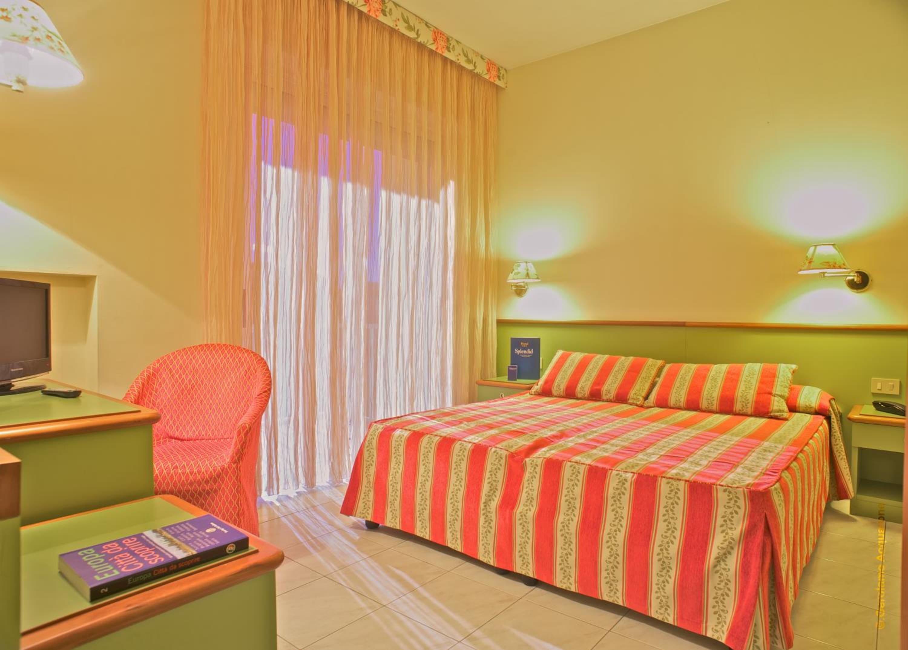 Double or Twin Room with Balcony - Photo 10
