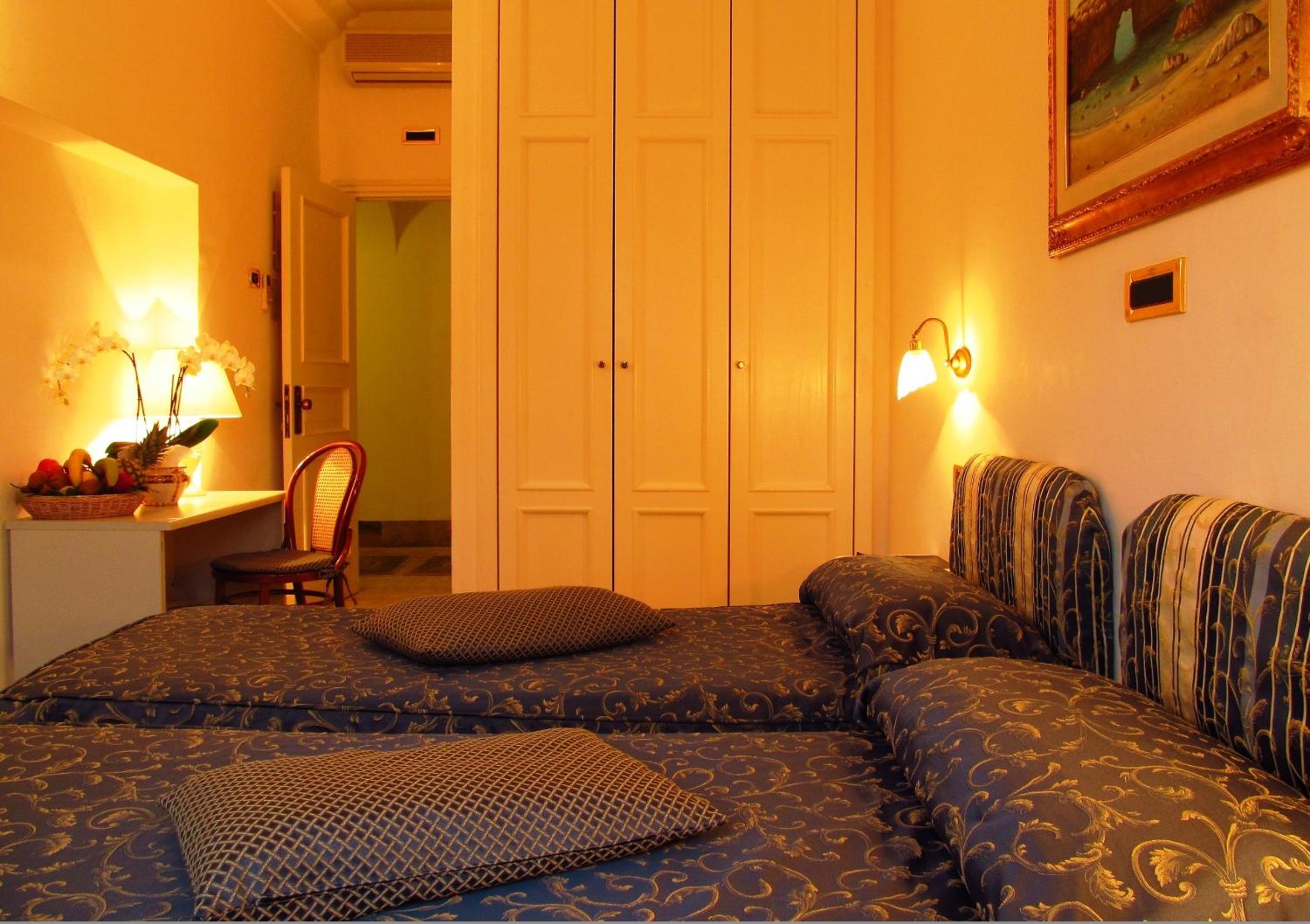 Double or Twin Room - Photo 4