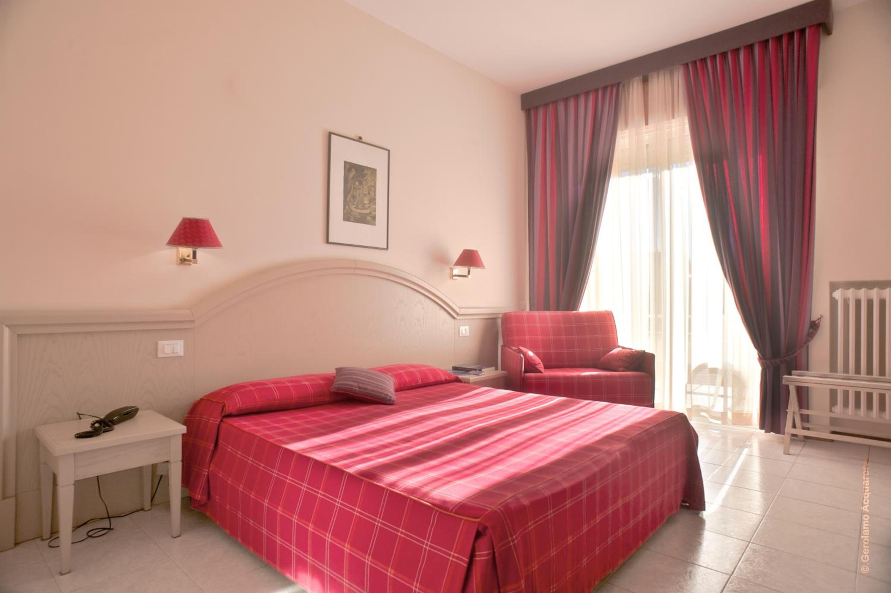 Double or Twin Room with Balcony - Photo 11