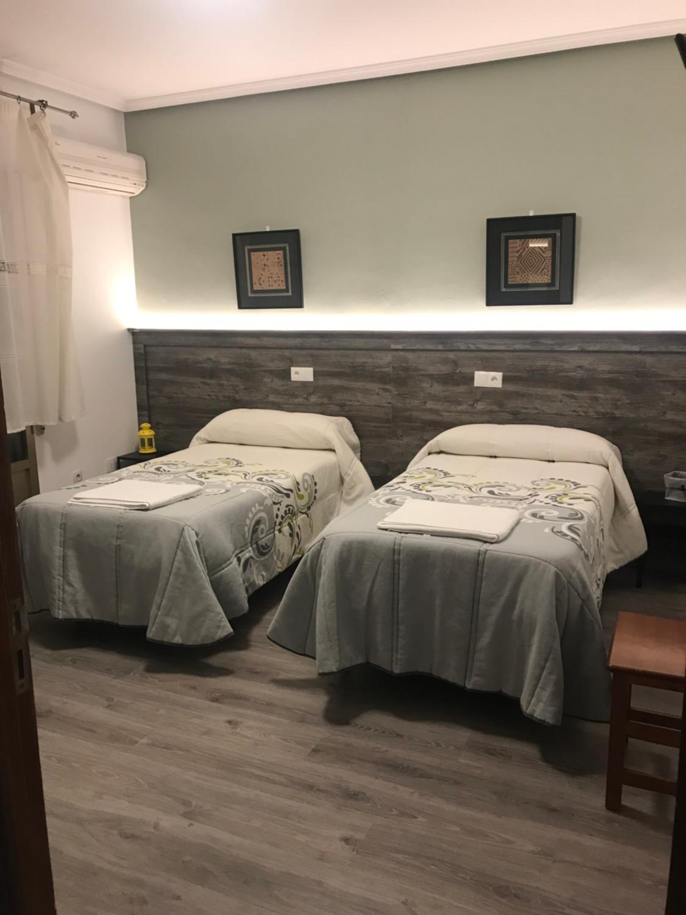 Double or Twin Room with Bathroom - Photo 1