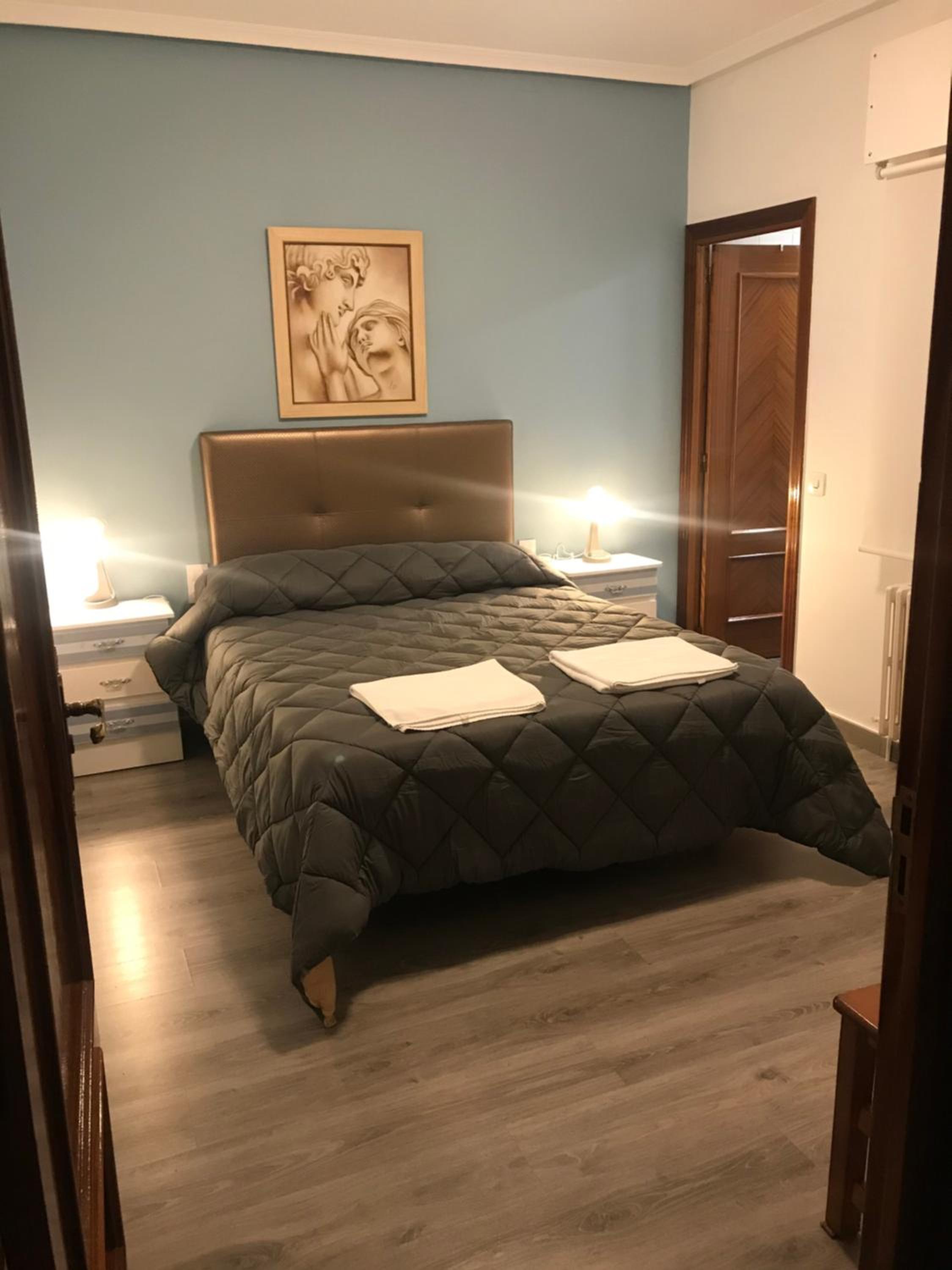 Double or Twin Room with Bathroom - Photo 11