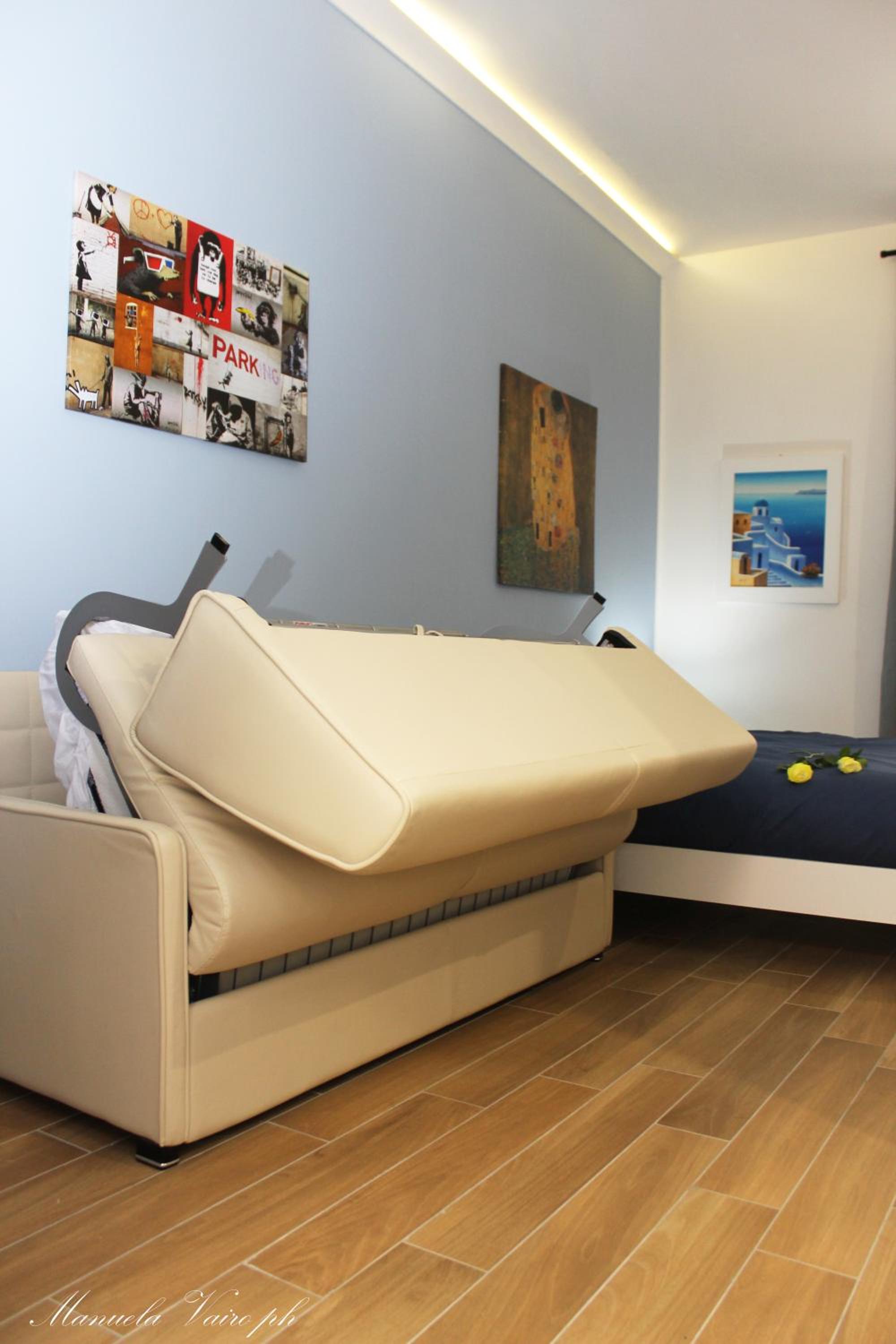 One-Bedroom Apartment - Photo 2