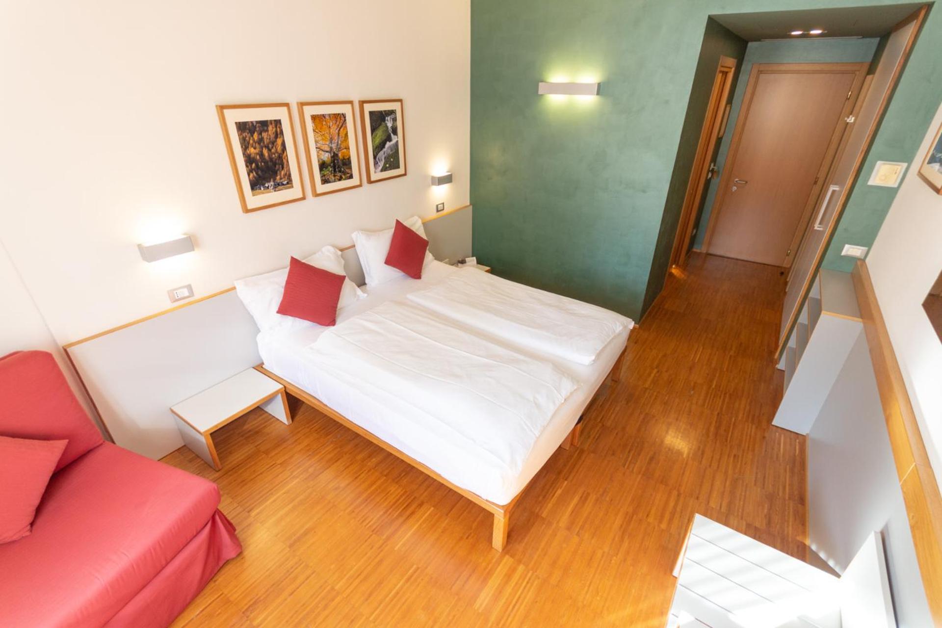Queen Room - Disability Access photo 2