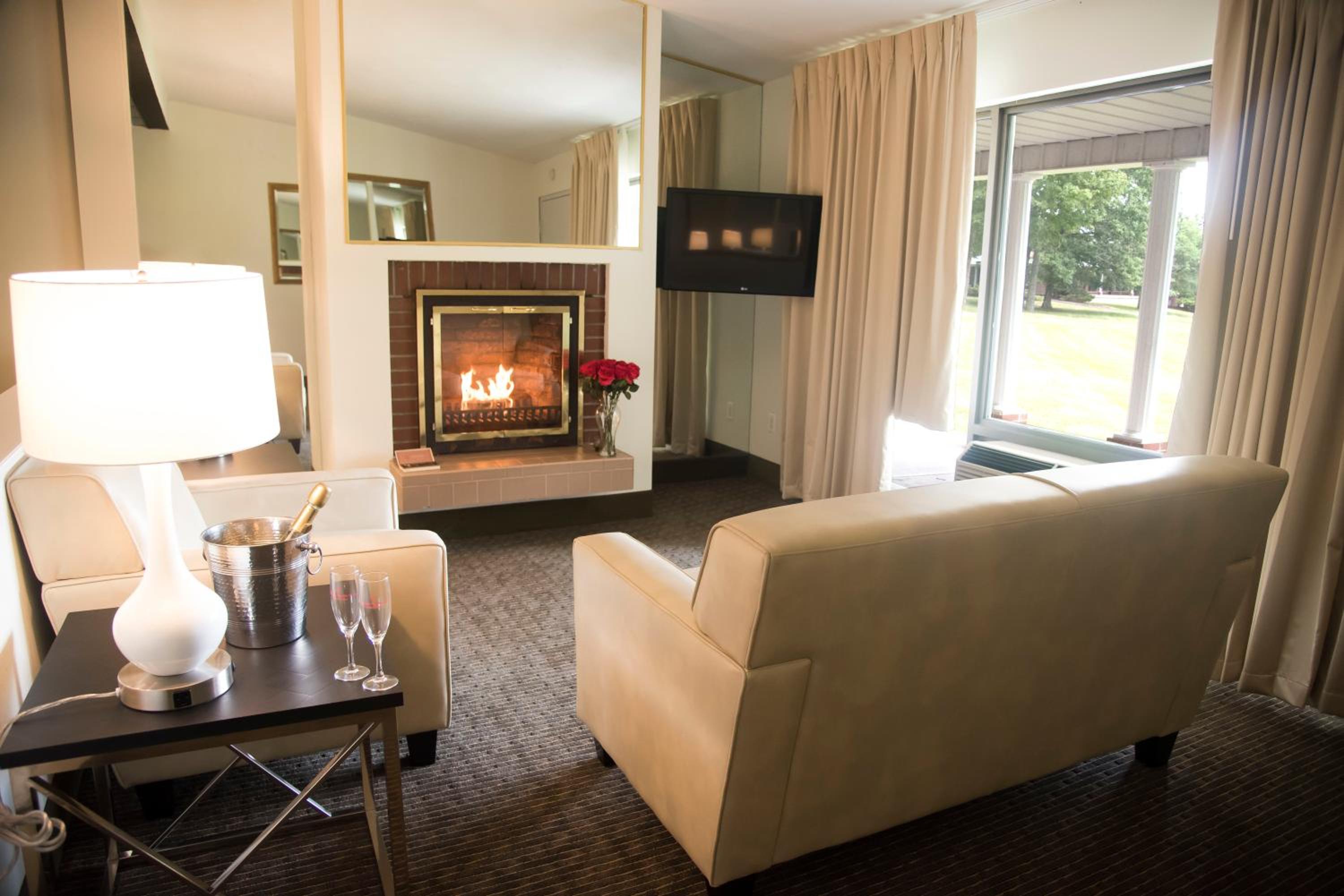Cove Harbor Suite - Photo 1