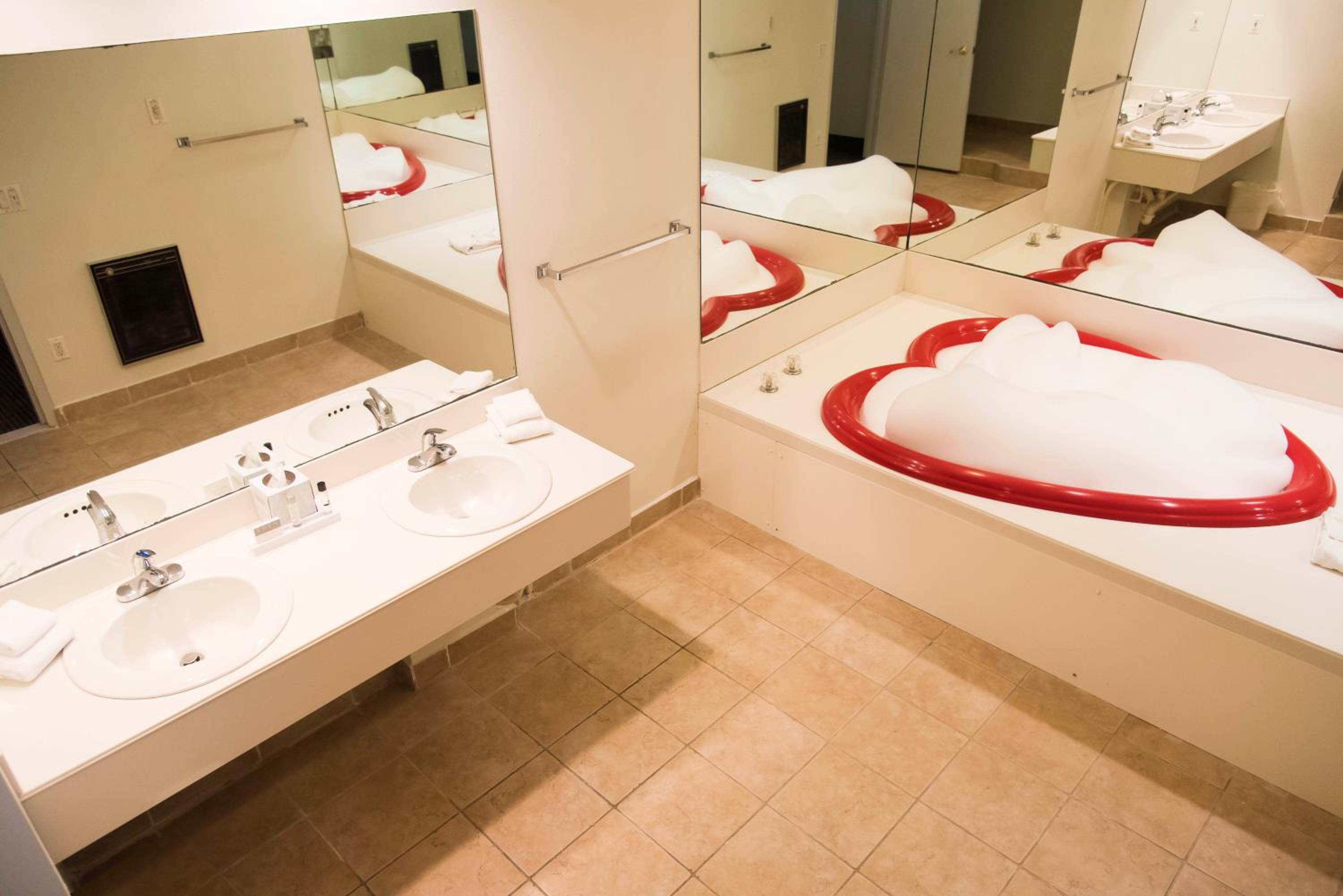 Cove Harbor Suite - Photo 3