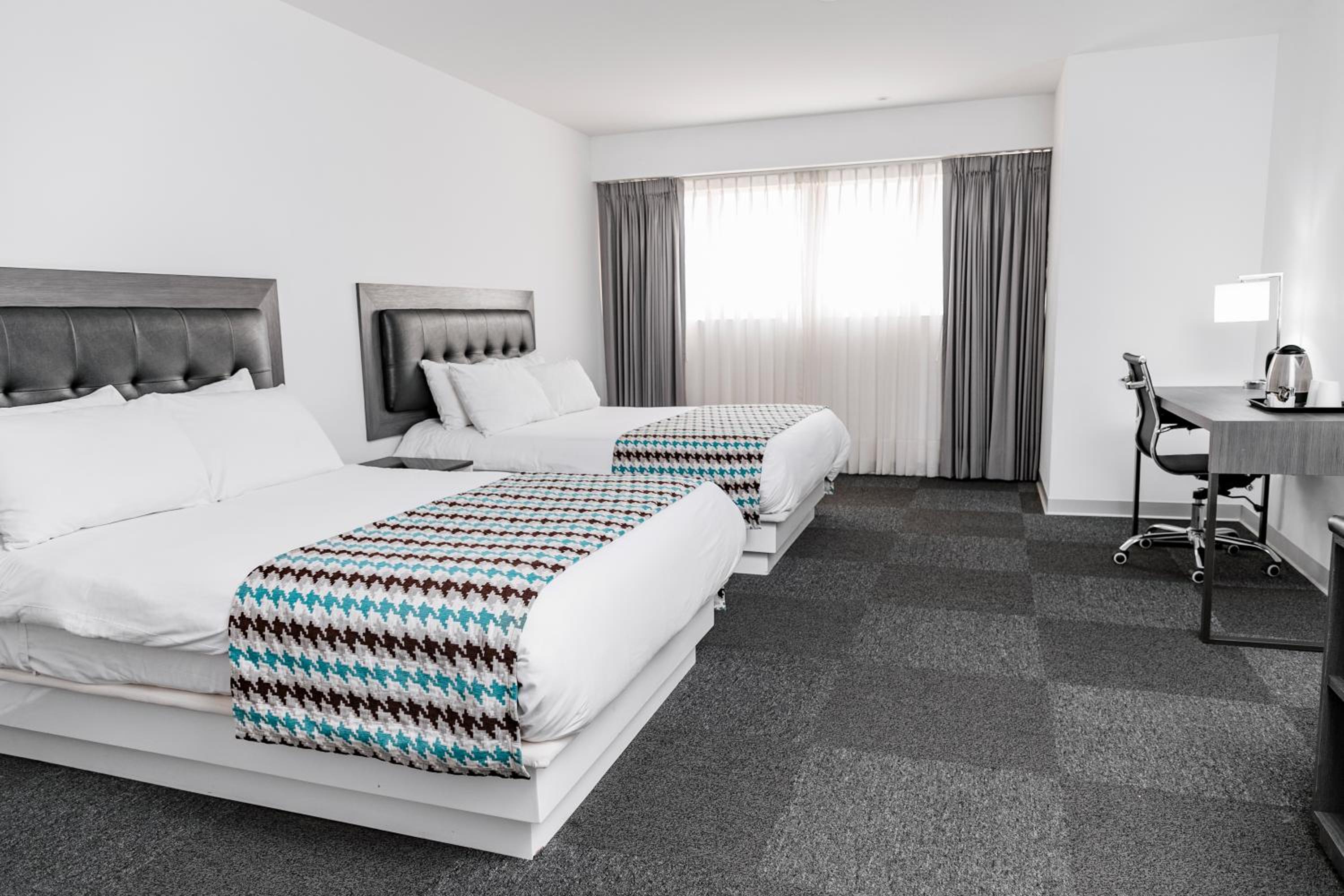 Superior Double Room With Two Double Beds - Photo 1